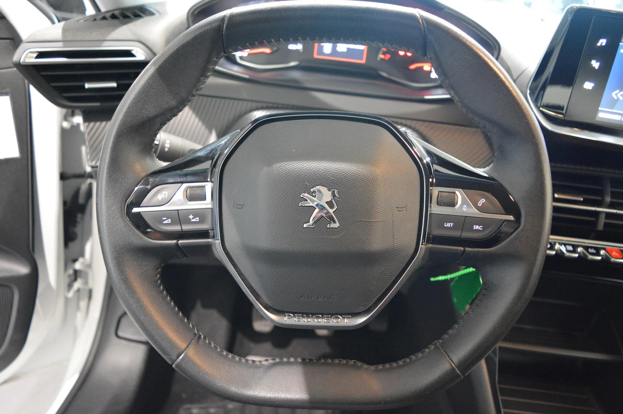 Peugeot-208-image-12