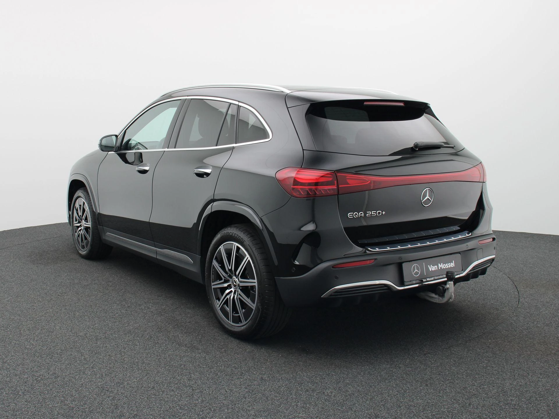 Mercedes-Benz EQA 250+ Star Edition + PANO DAK + BURMESTER + TREKHAAK + HEAD UP +