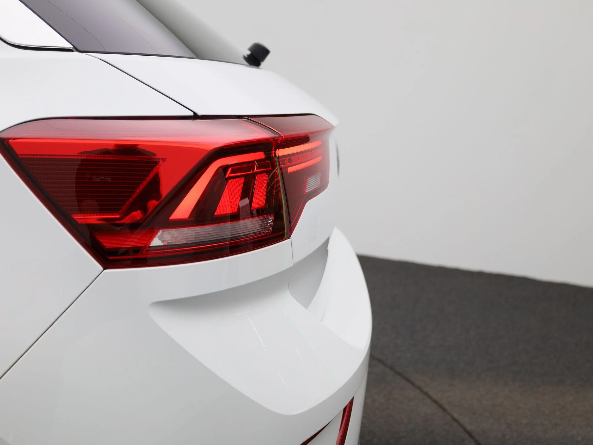 Volkswagen-T-Roc-image-37