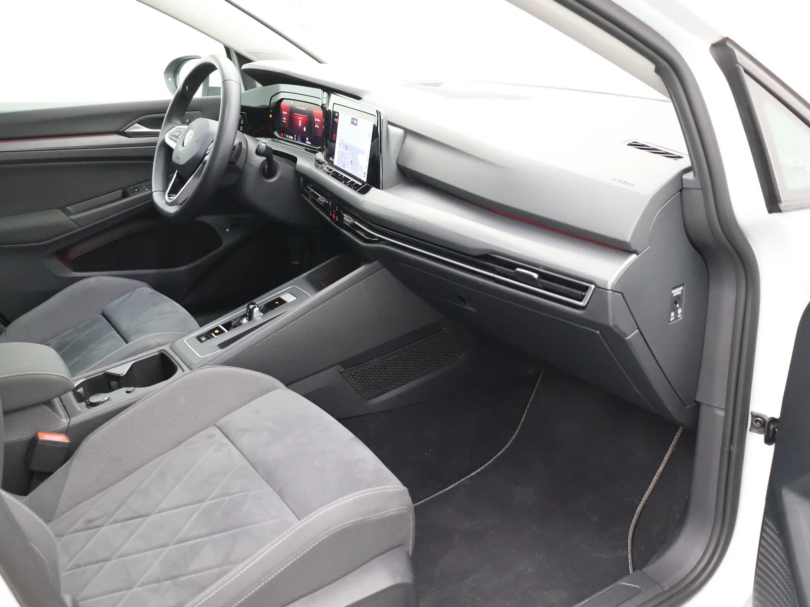 Volkswagen-Golf-image-2