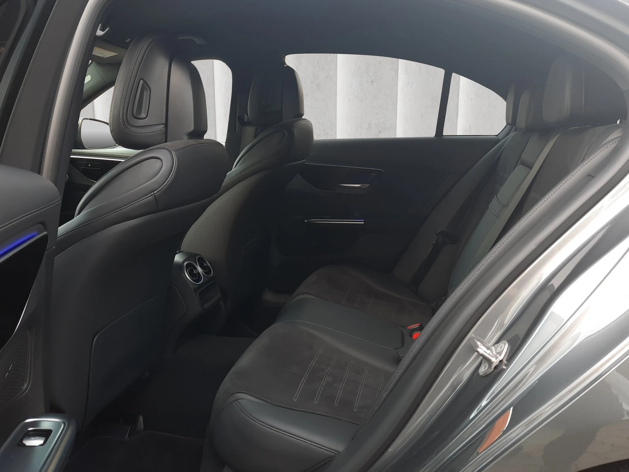 Mercedes-Benz-C-Klasse-image-10