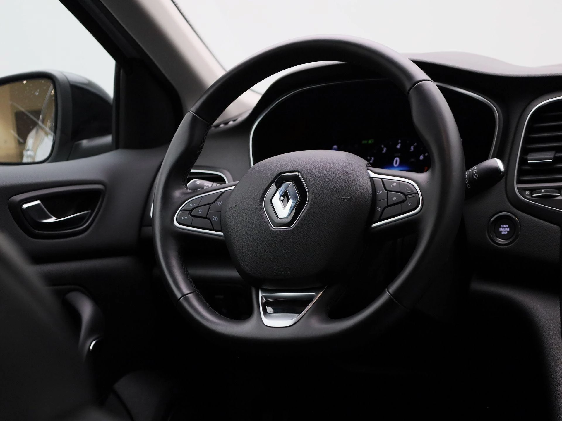 Renault-Mégane Estate-image-34