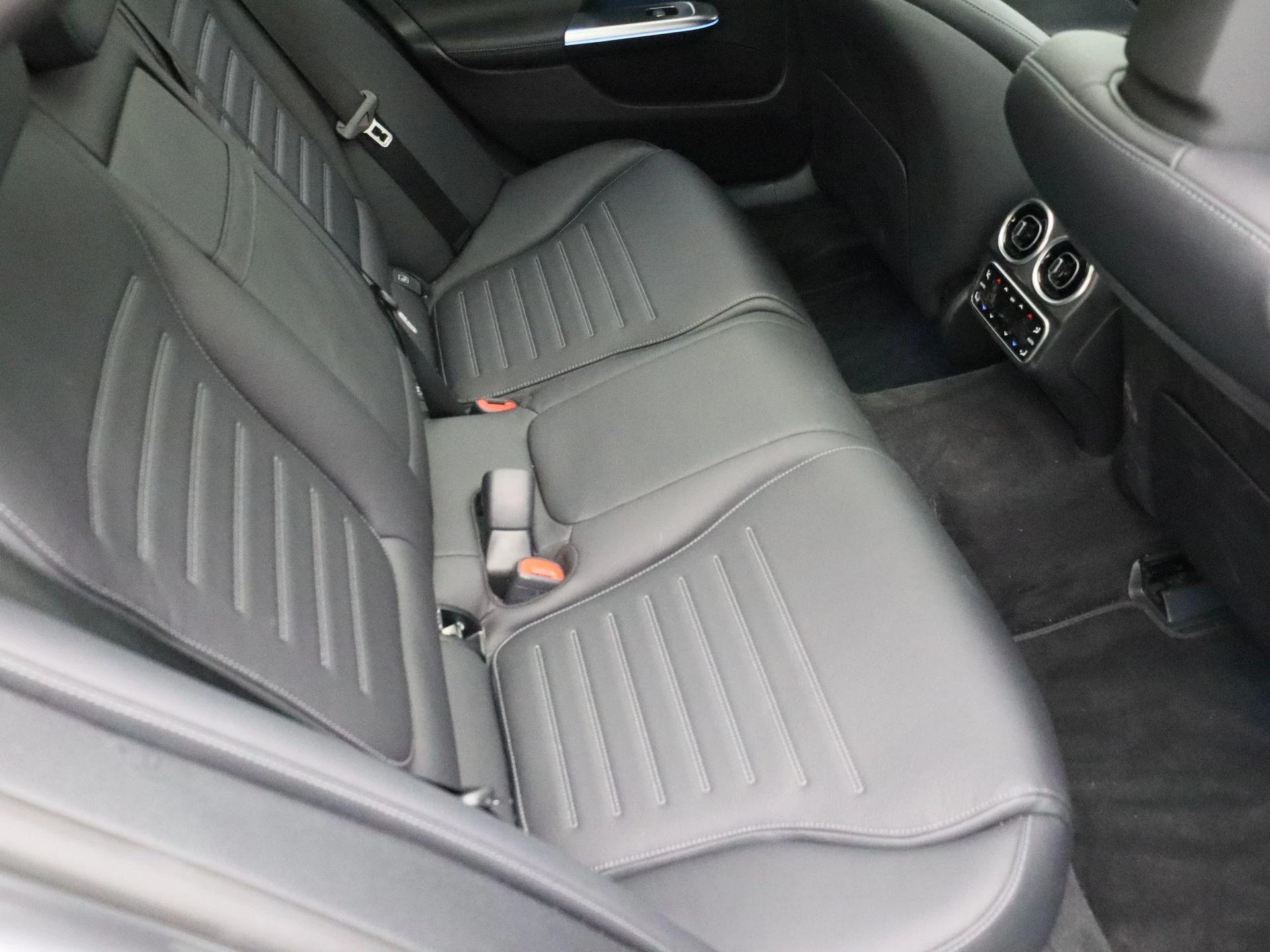 Mercedes-Benz Classe C 300 e AMG Line + LEDER + BURMESTER + PANO DAK + TREKHAAK +