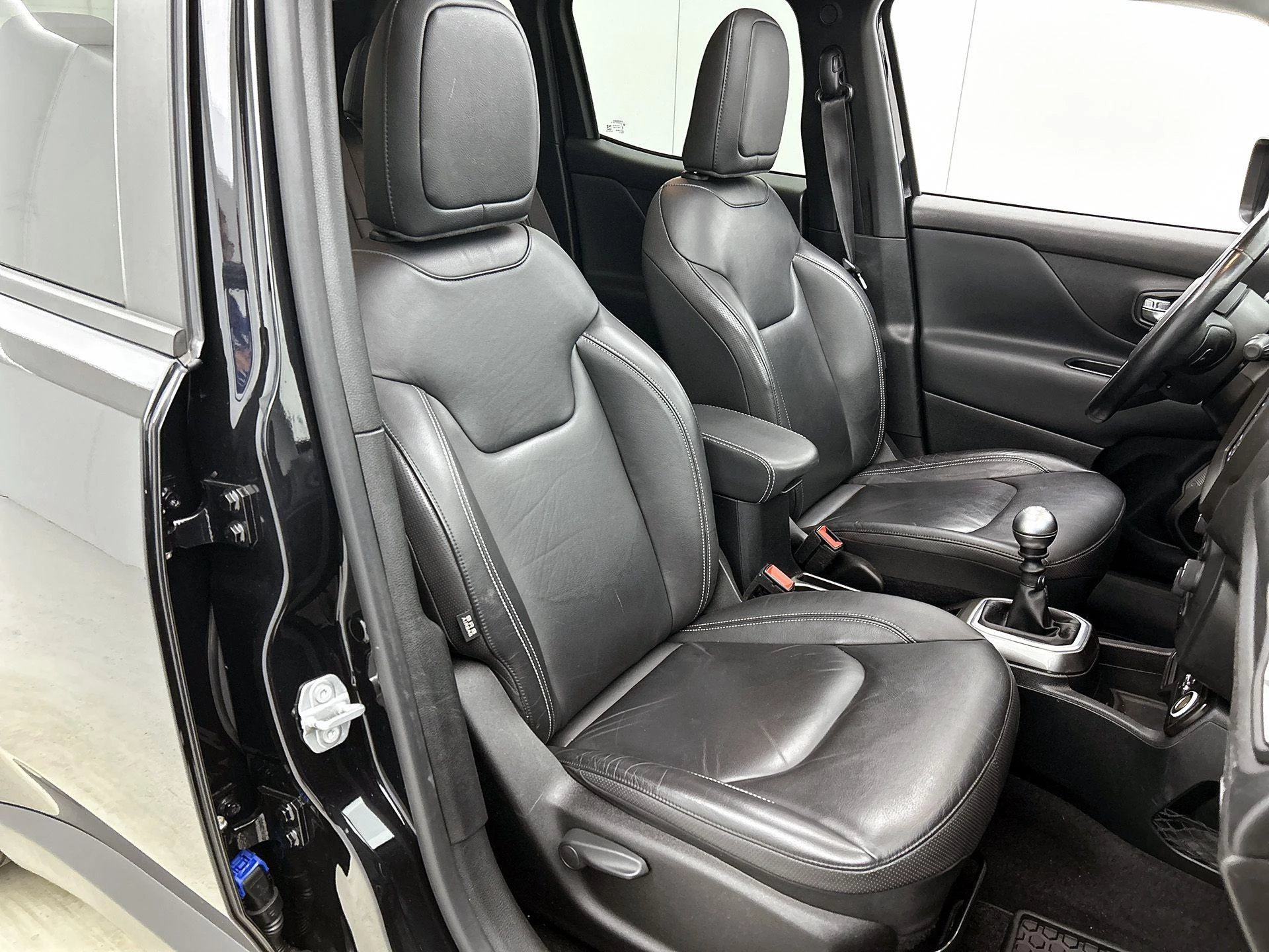 Jeep-Renegade-image-37