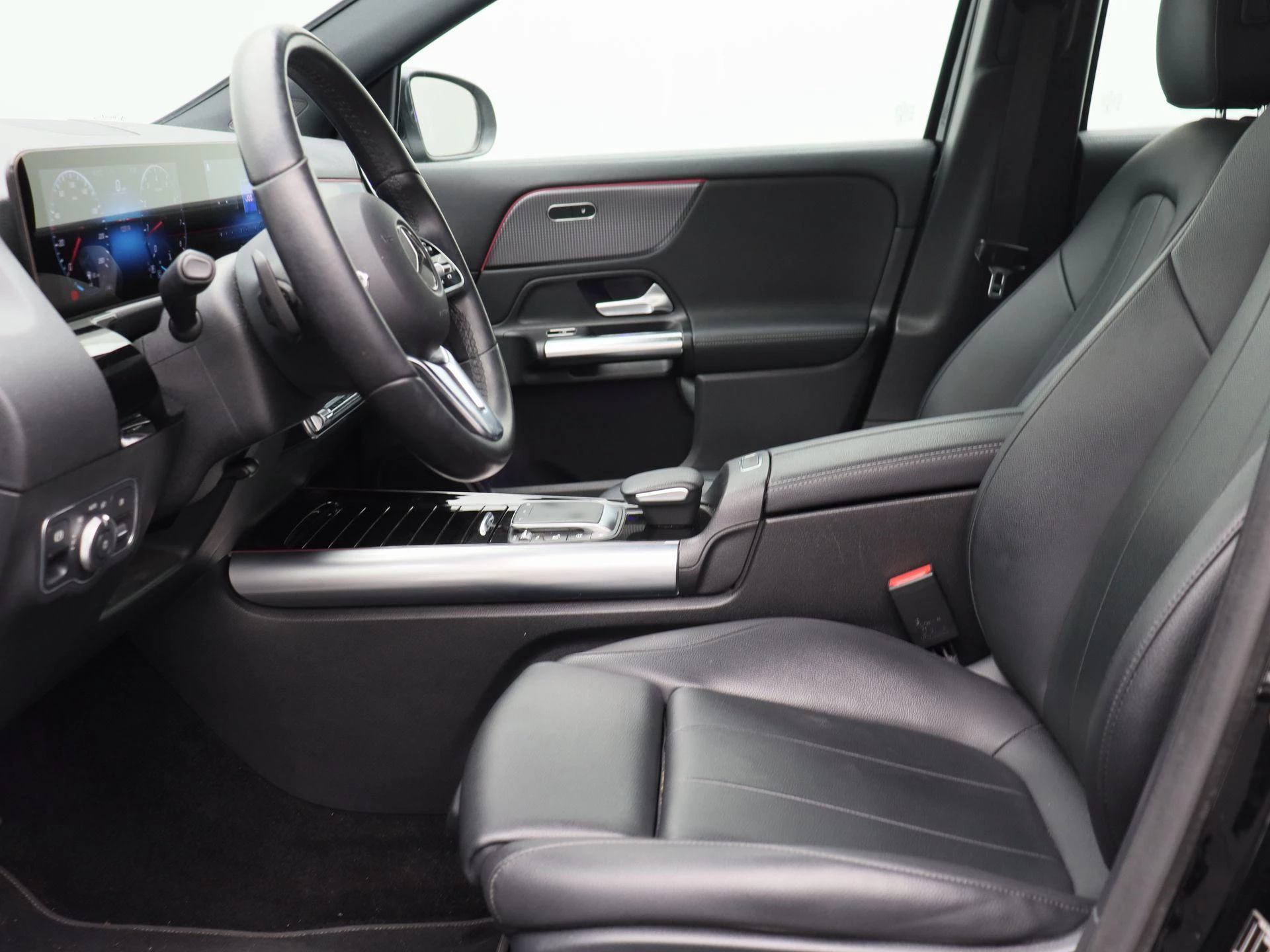 Mercedes-Benz GLA 180 Business Line + TREKHAAK + CAMERA + LED +