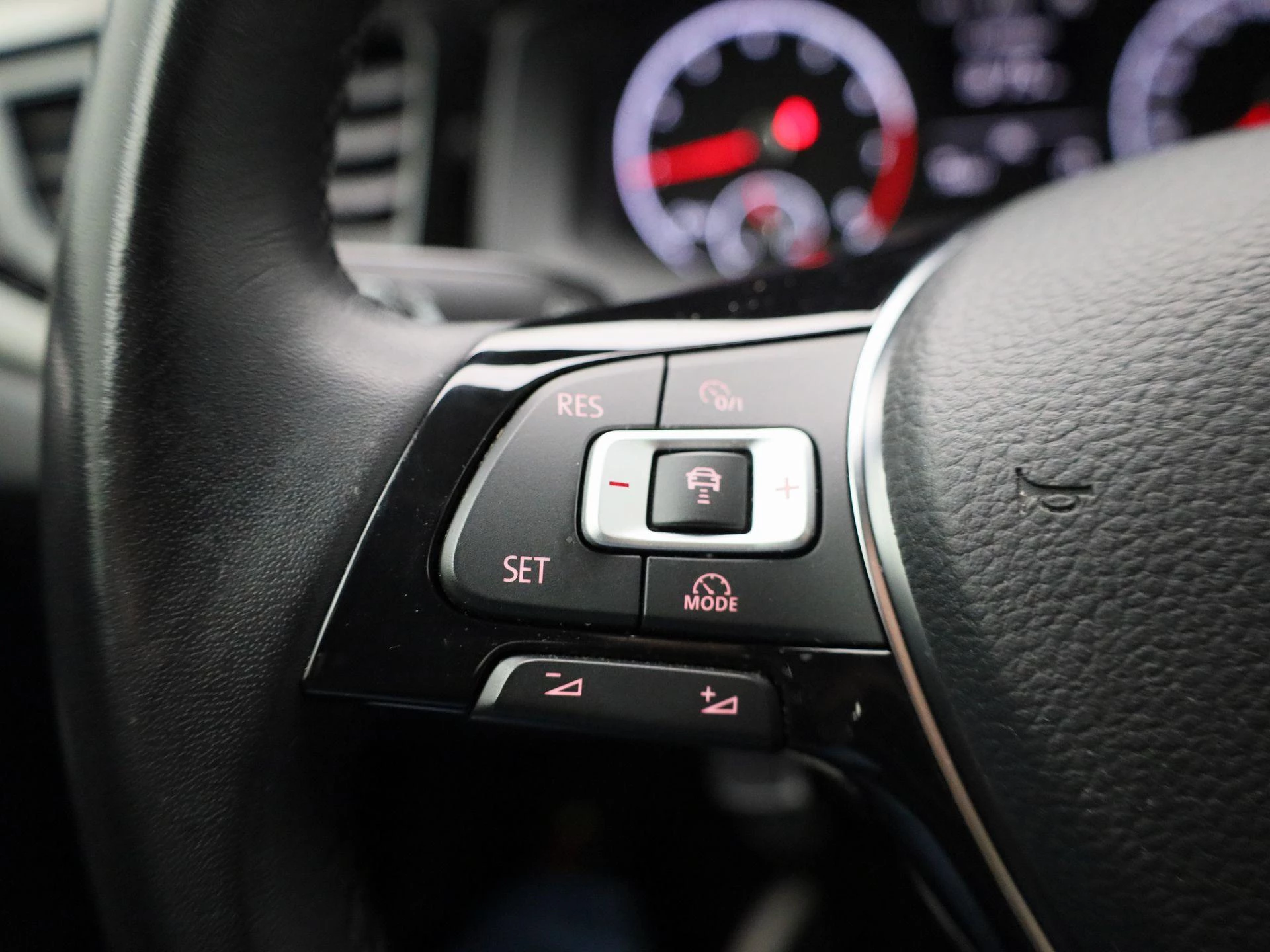 Volkswagen-Polo-image-18