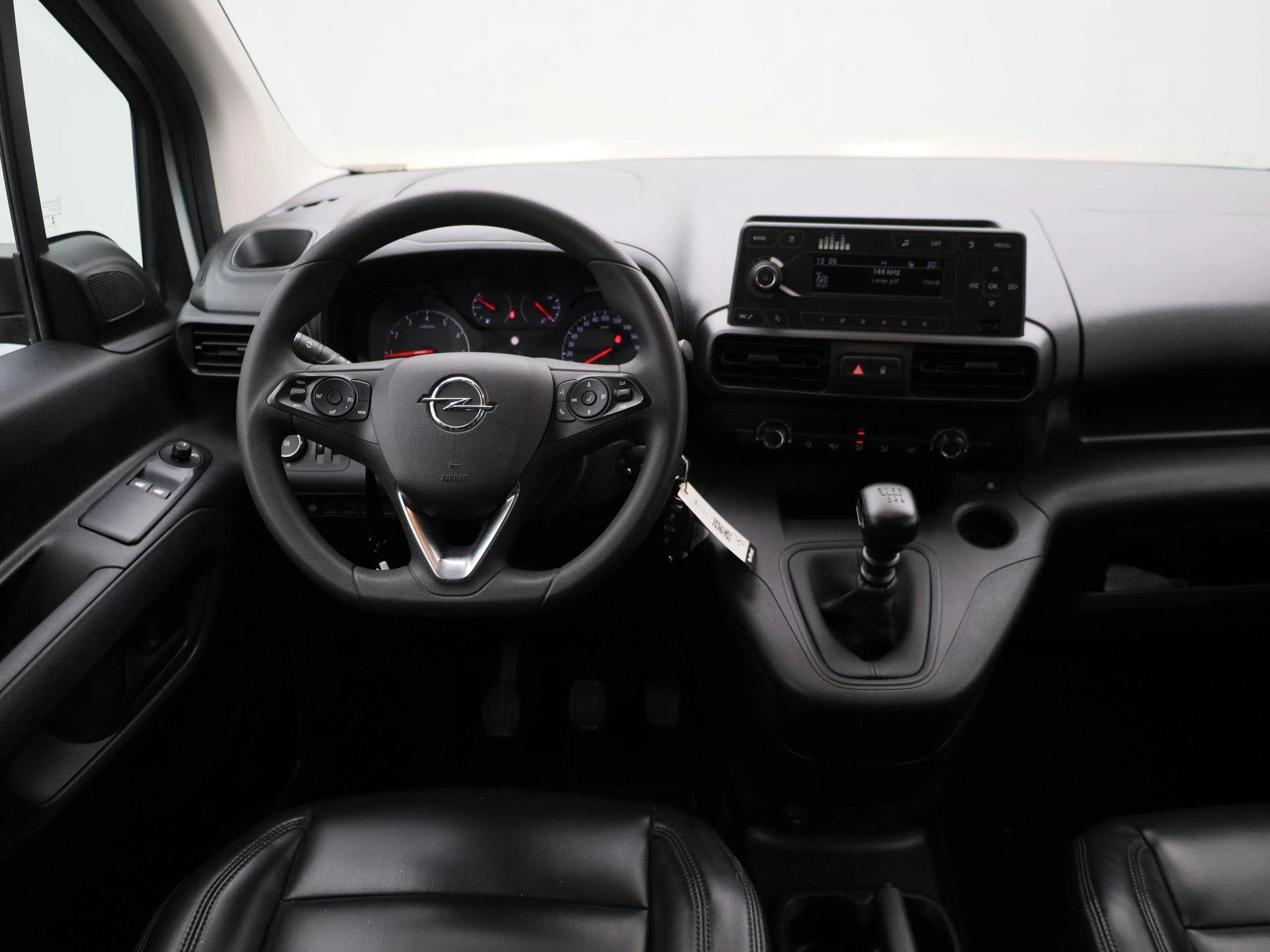 Opel-Combo Life-image-8