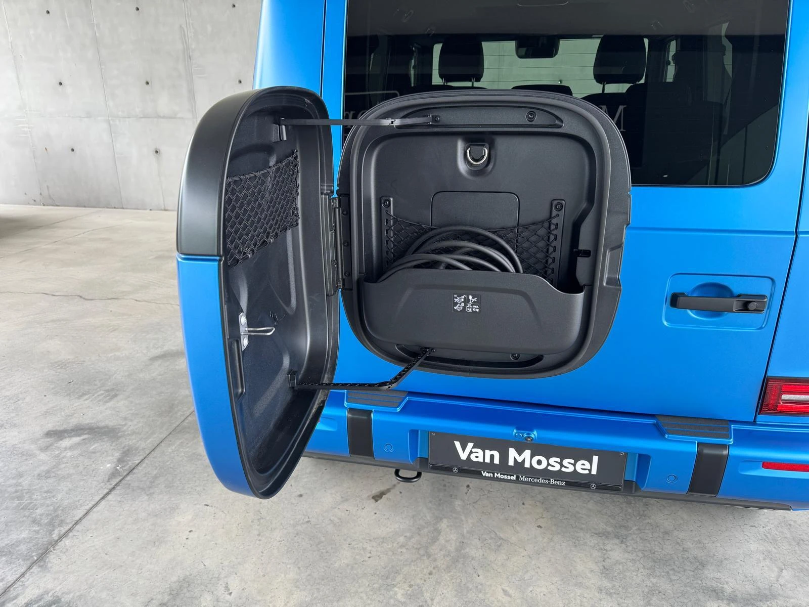 Mercedes-Benz-G-Klasse-image-7