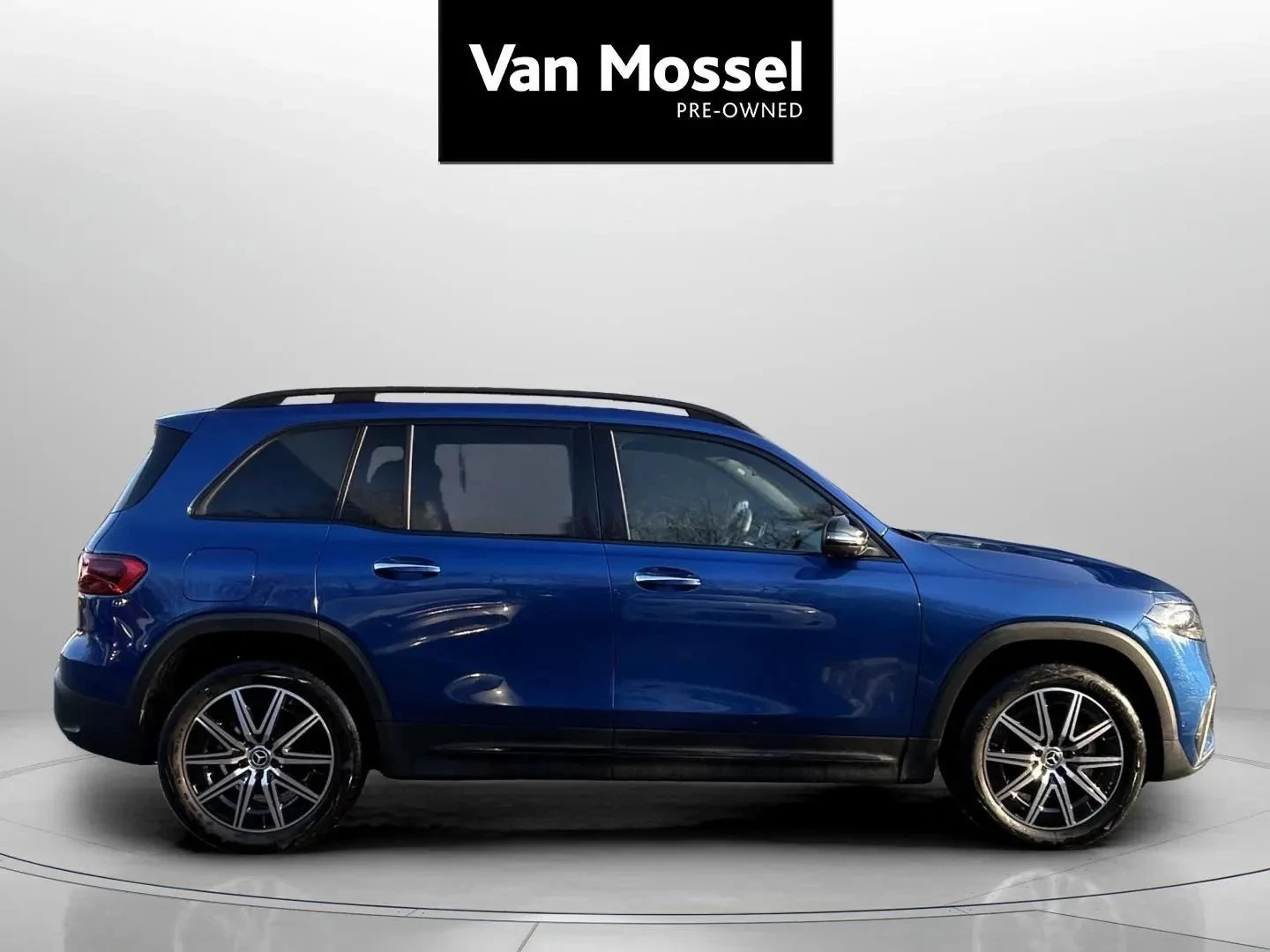 Mercedes-Benz-EQB-image-3