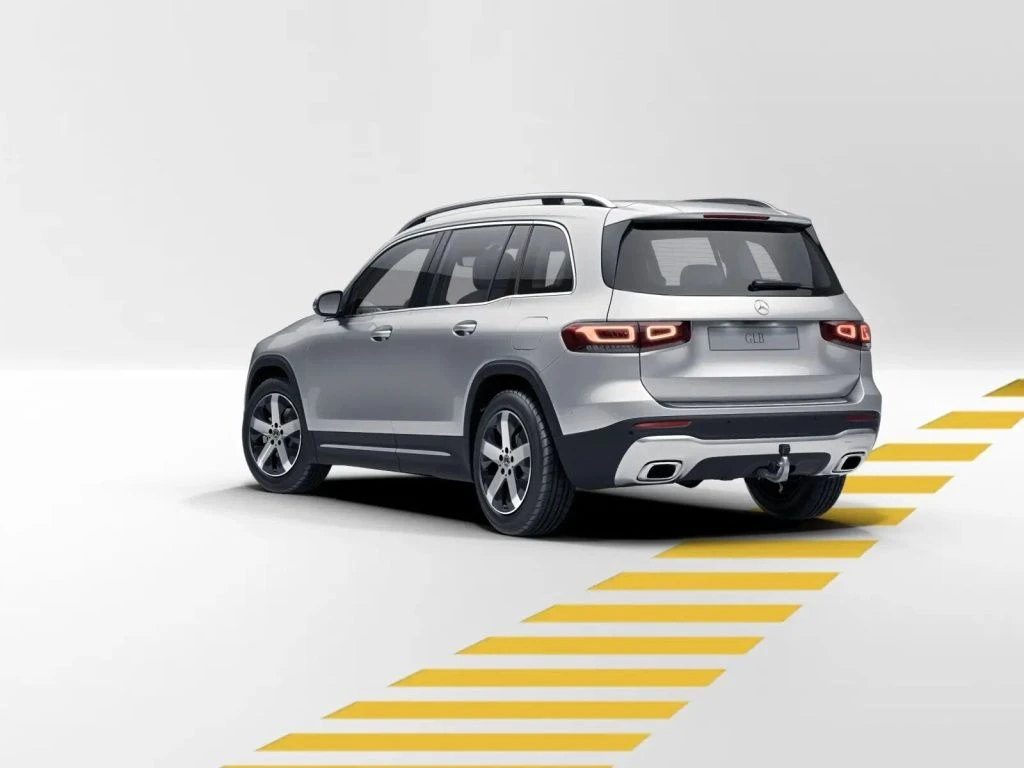 Mercedes-Benz-GLB 200-image-4