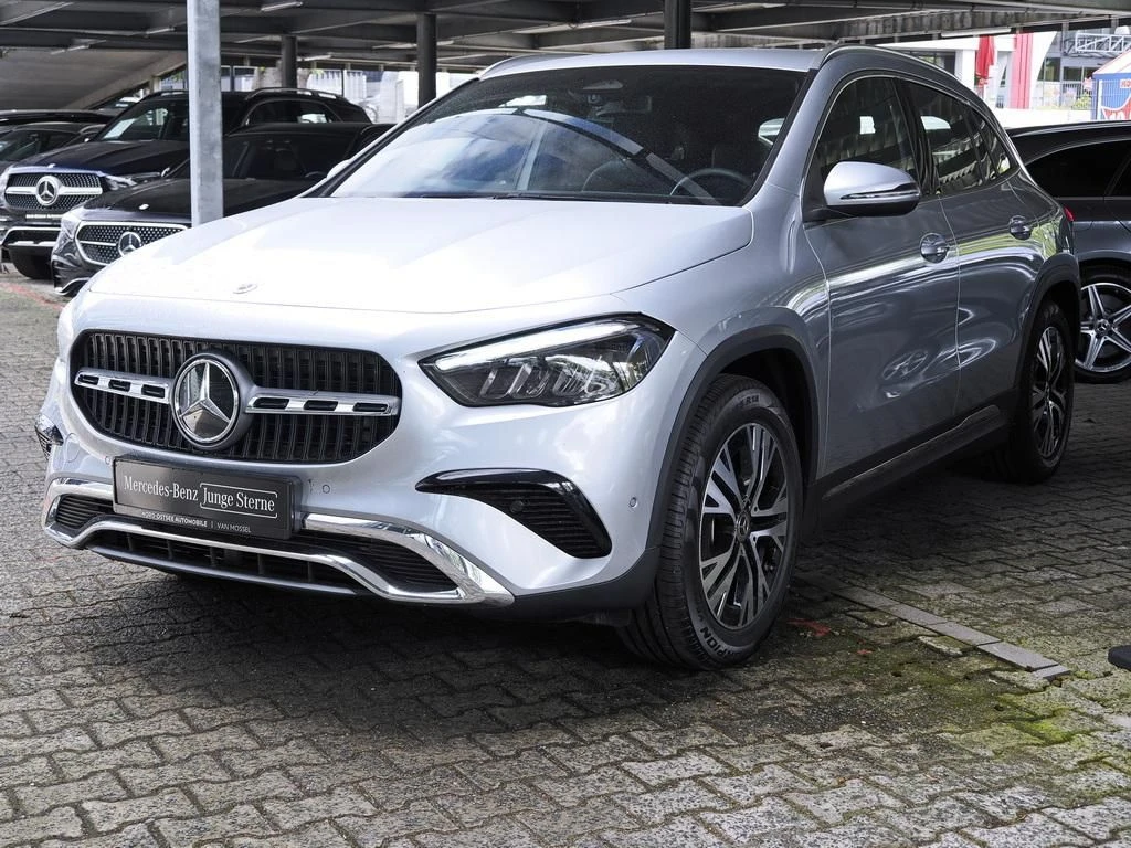 Mercedes-Benz-GLA 200 d-image-6