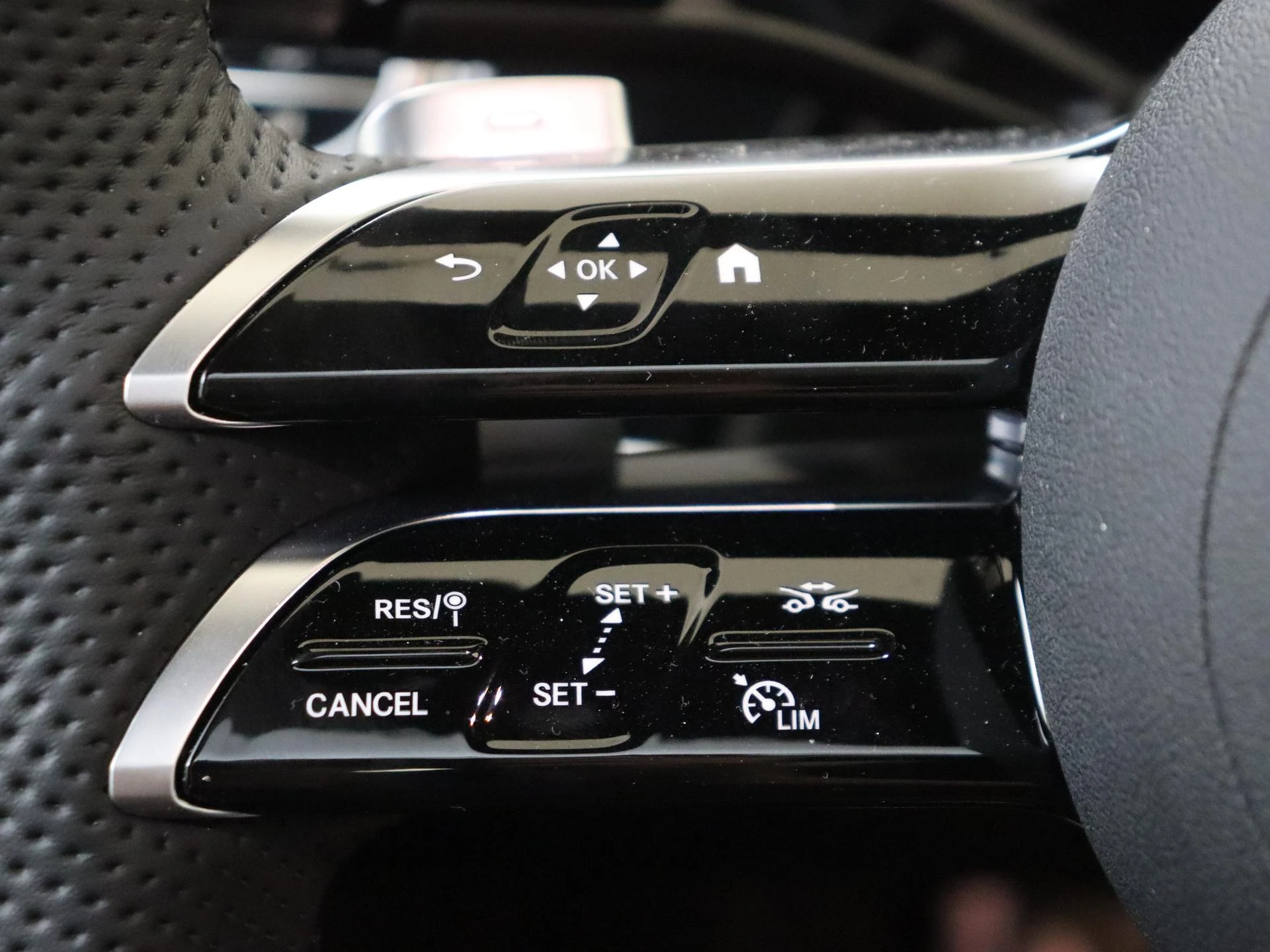 Mercedes-Benz-E-Klasse-image-12