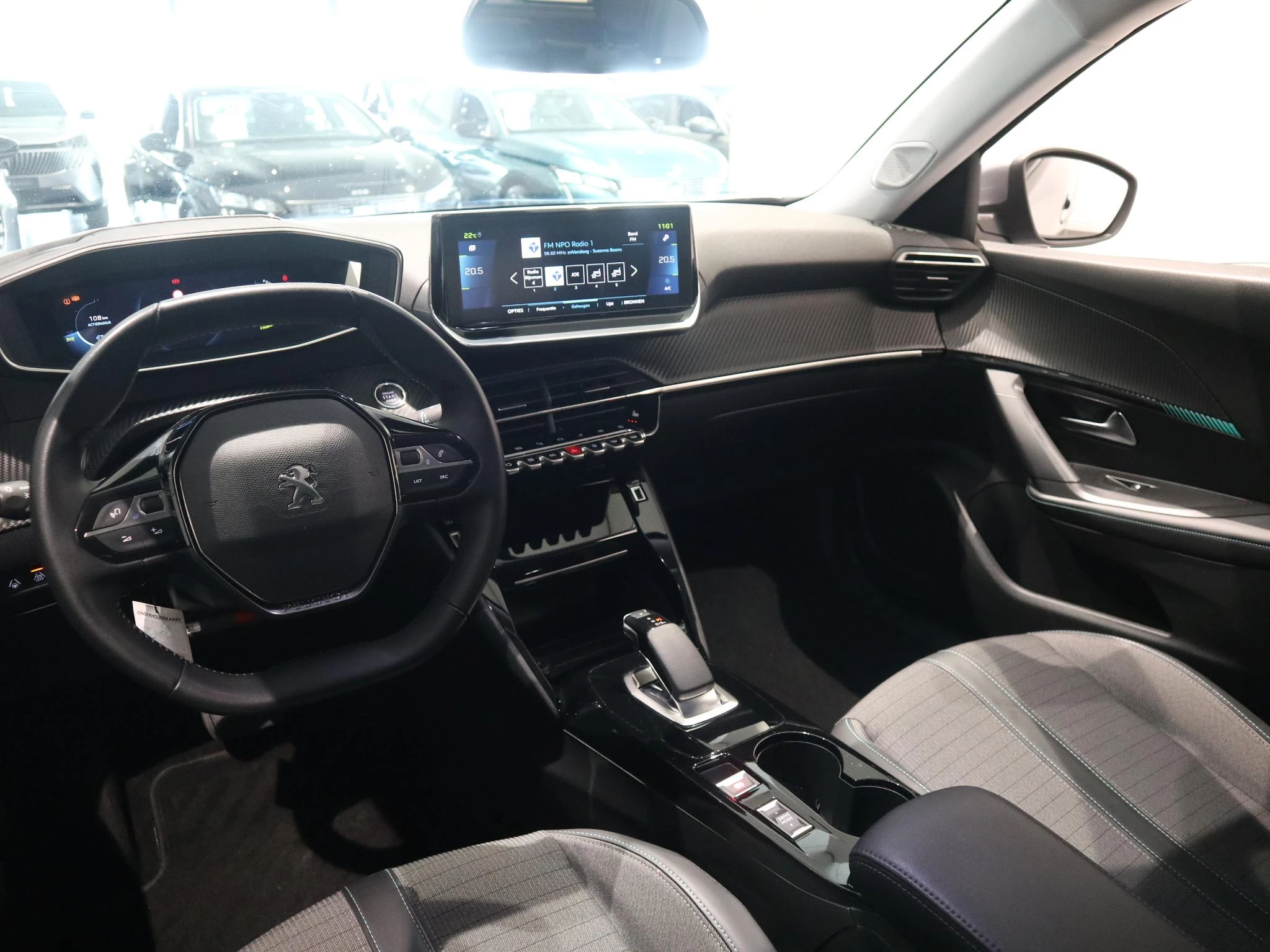 Peugeot-e-2008-image-9