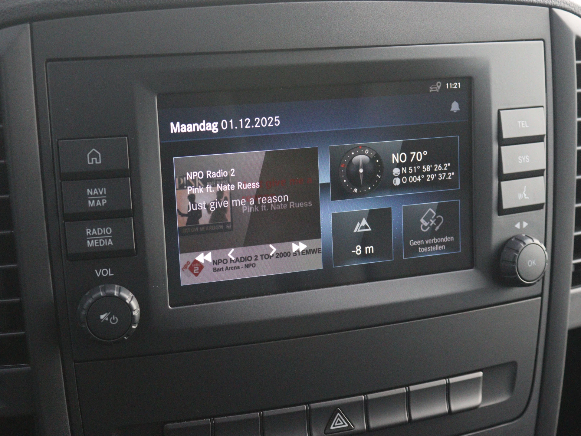 Mercedes-Benz-eVito-image-8