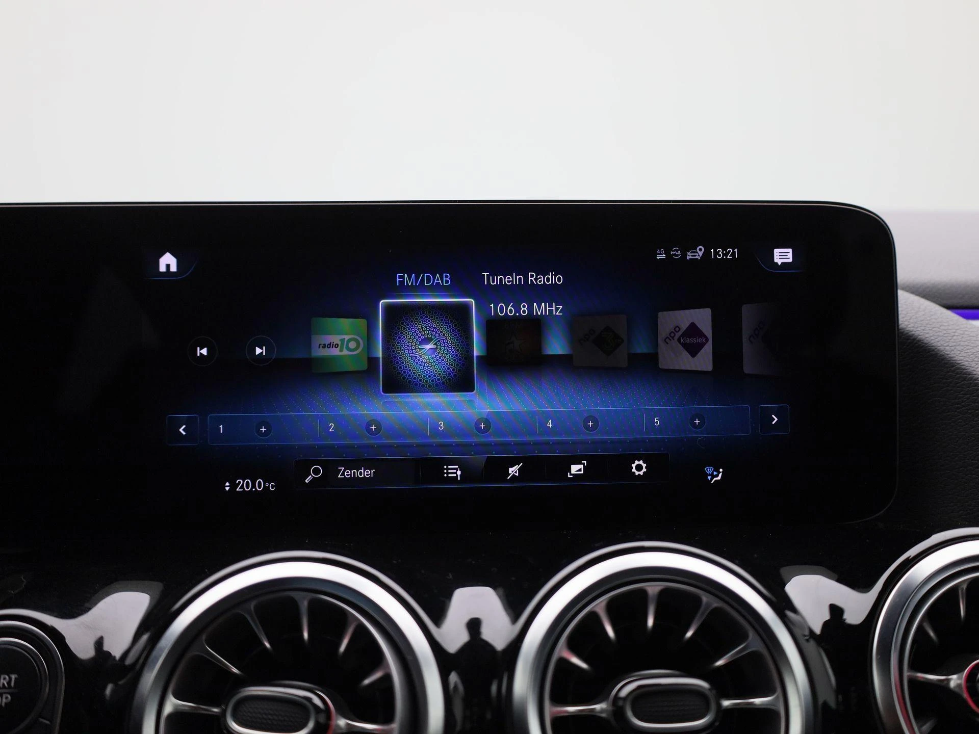 Mercedes-Benz-EQA-image-28