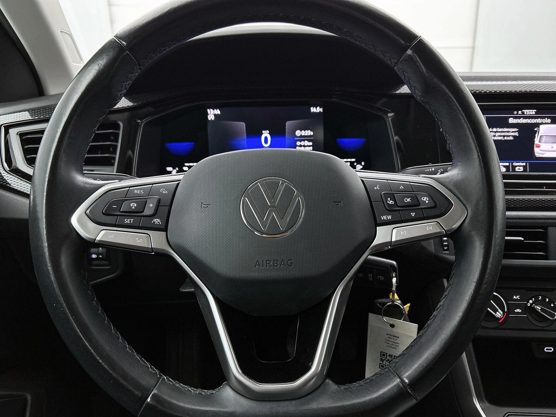 Volkswagen-Polo-image-23