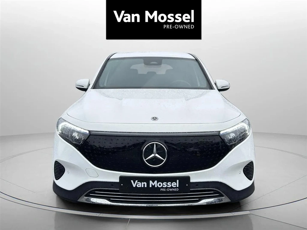 Mercedes-Benz-EQB-image-1