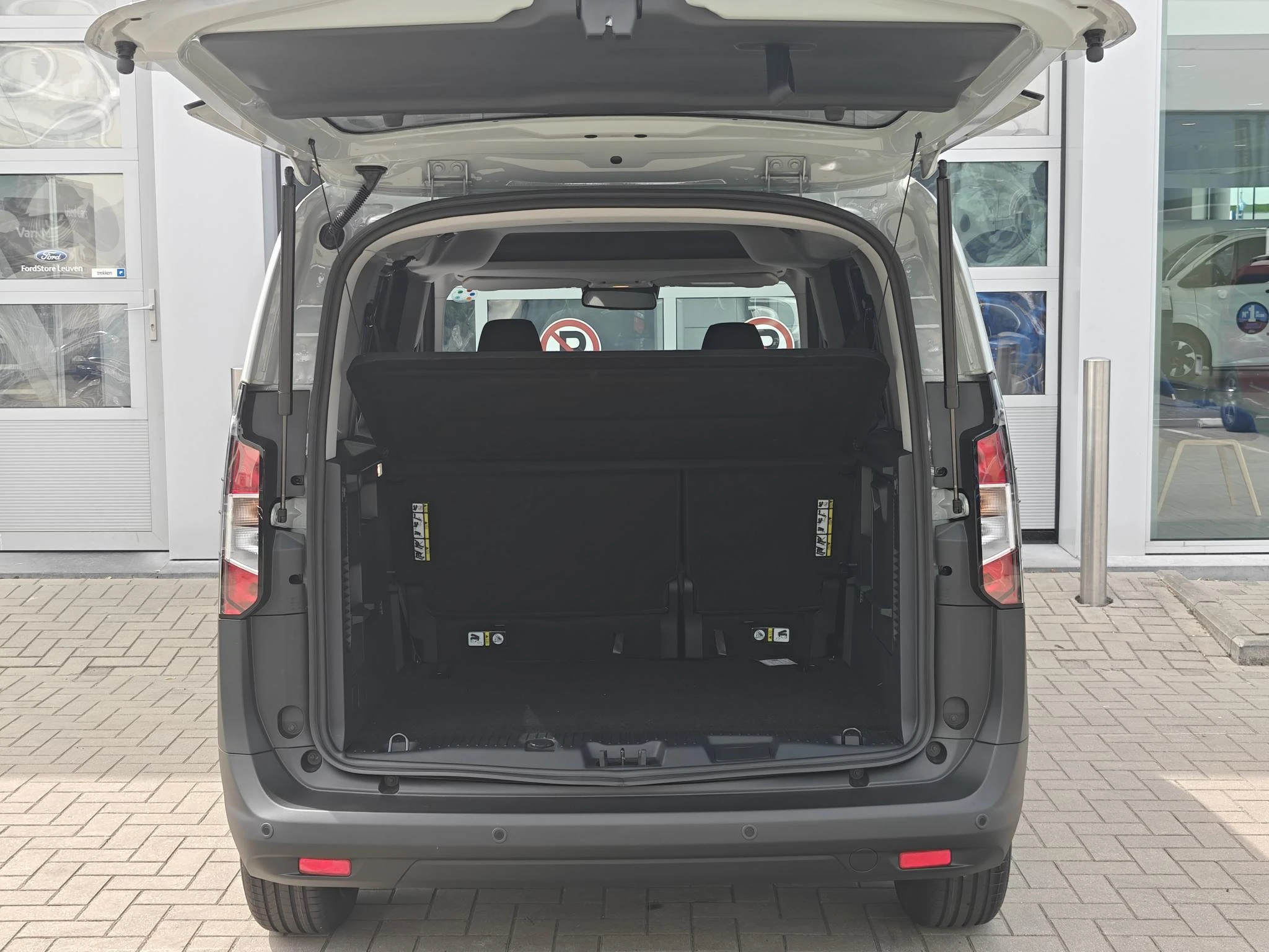 Ford-Tourneo Courier-image-6
