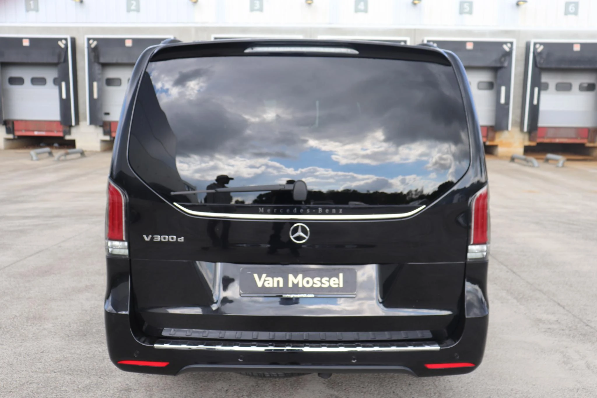 Mercedes-Benz-V-Klasse-image-3