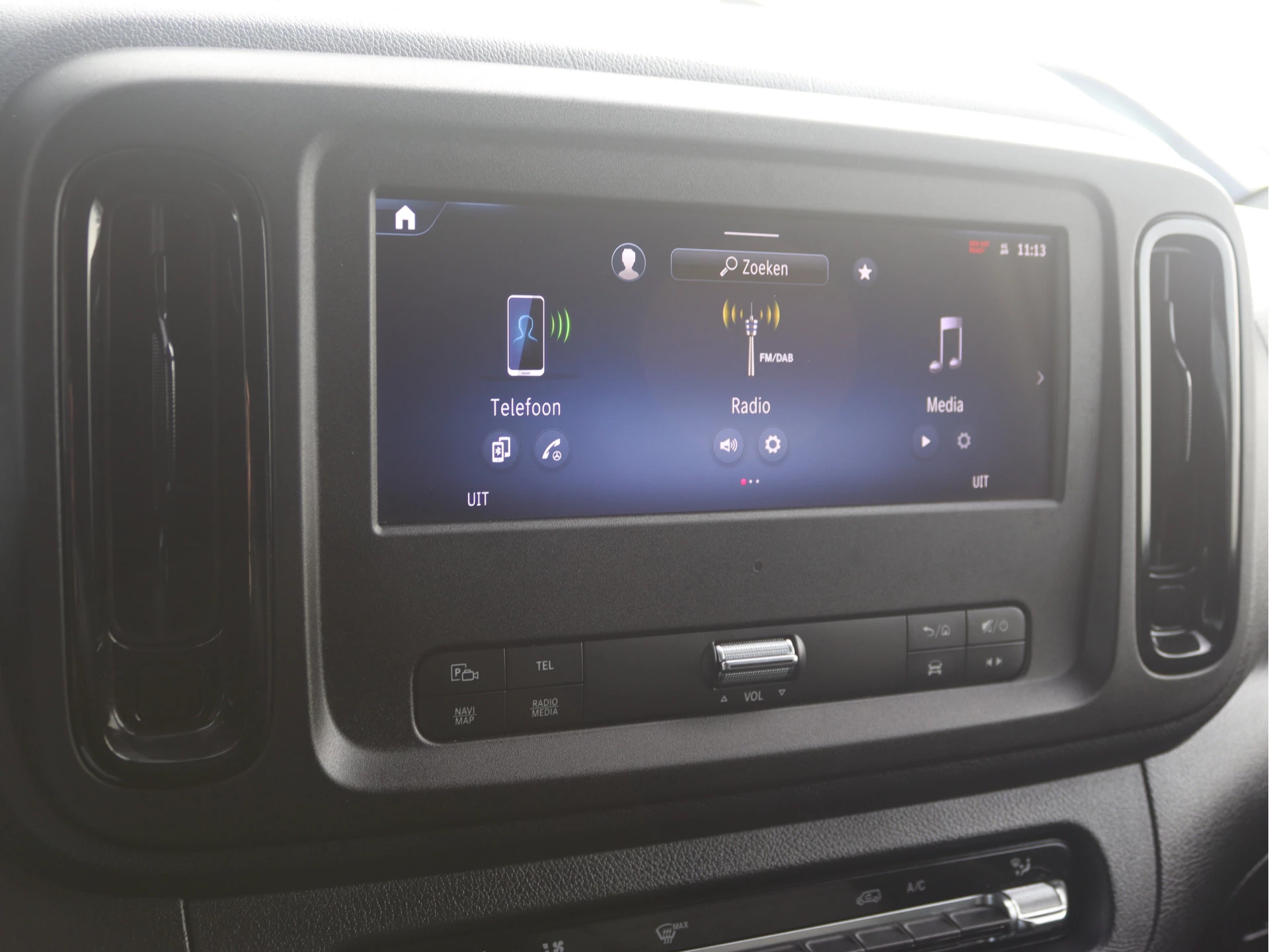 Mercedes-Benz-Vito-image-9