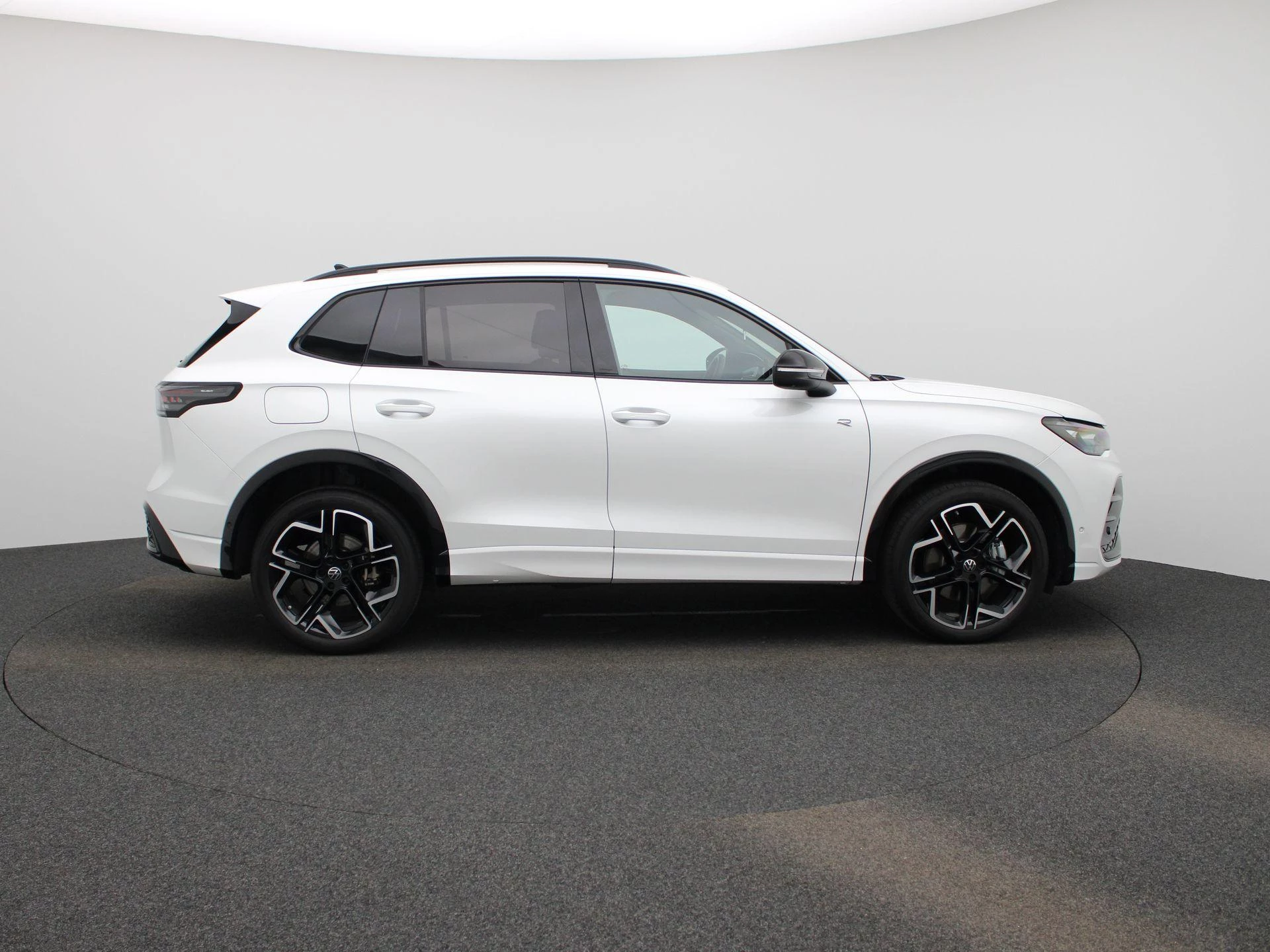 Volkswagen-Tiguan-image-5