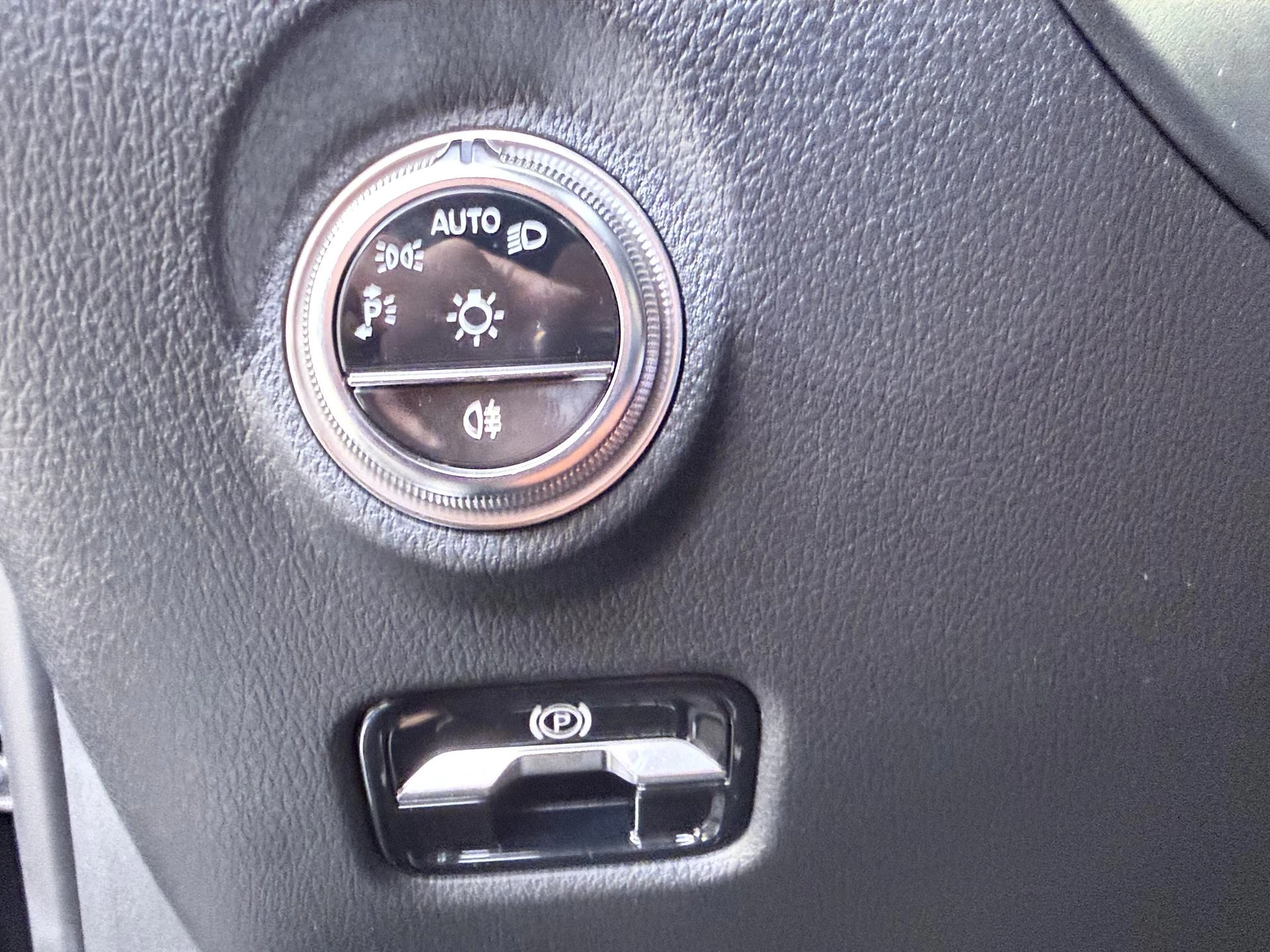Mercedes-Benz-C-Klasse-image-24