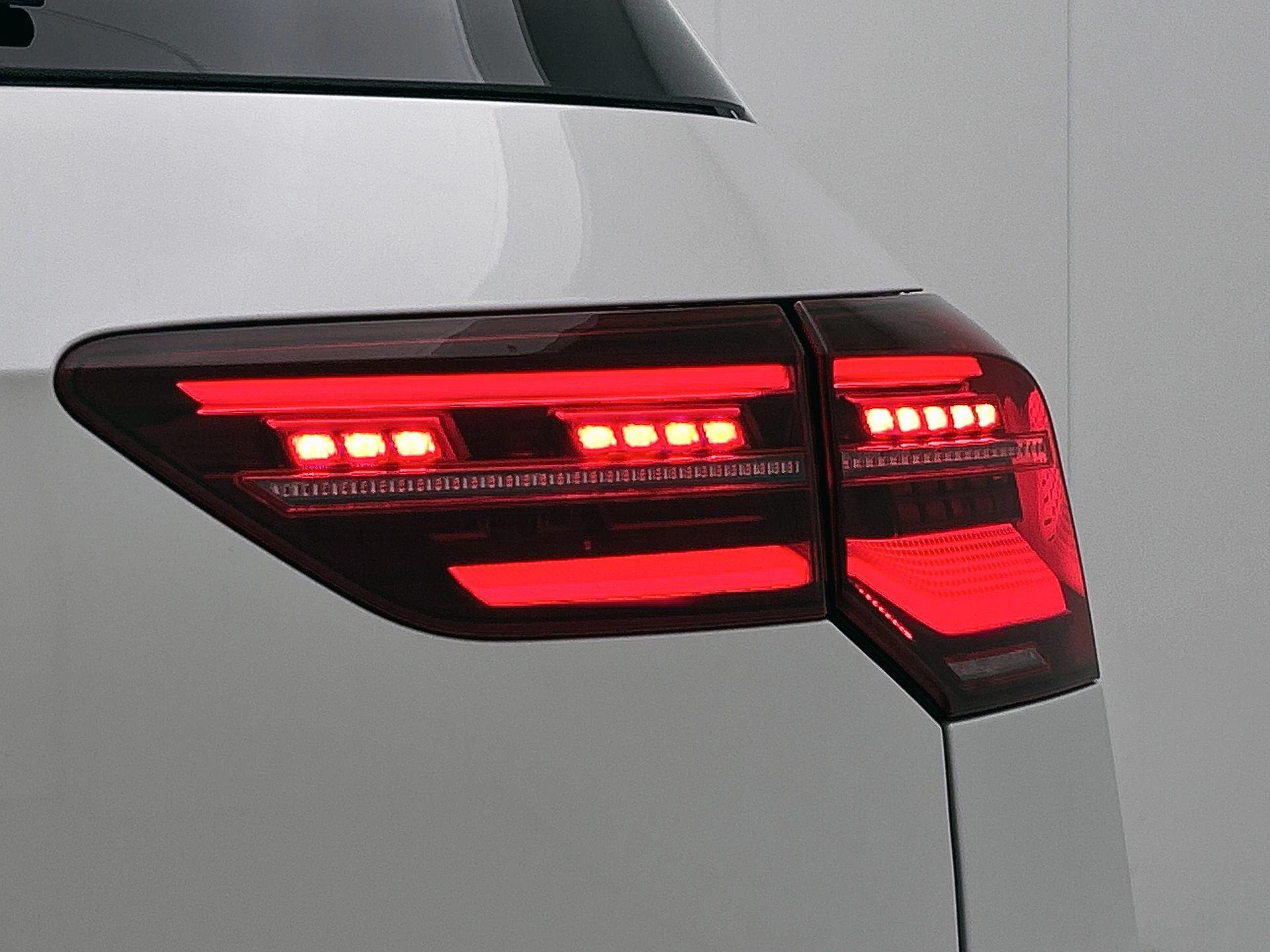Volkswagen Golf 1.5 eTSI R-LINE