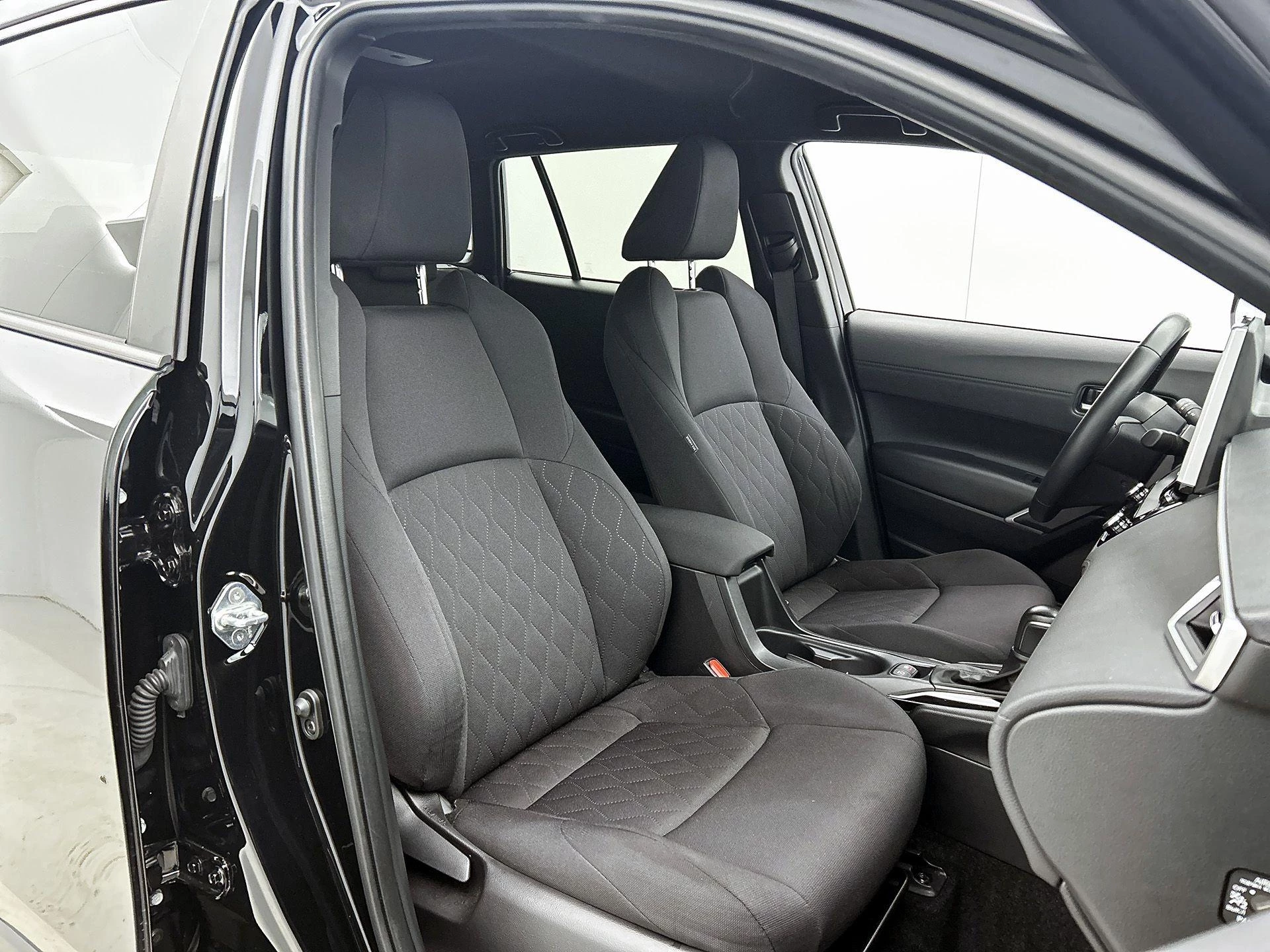 Toyota-Corolla Cross-image-35