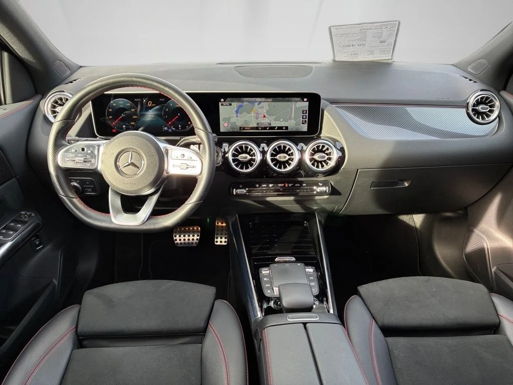 Mercedes-Benz-GLA 200-image-10