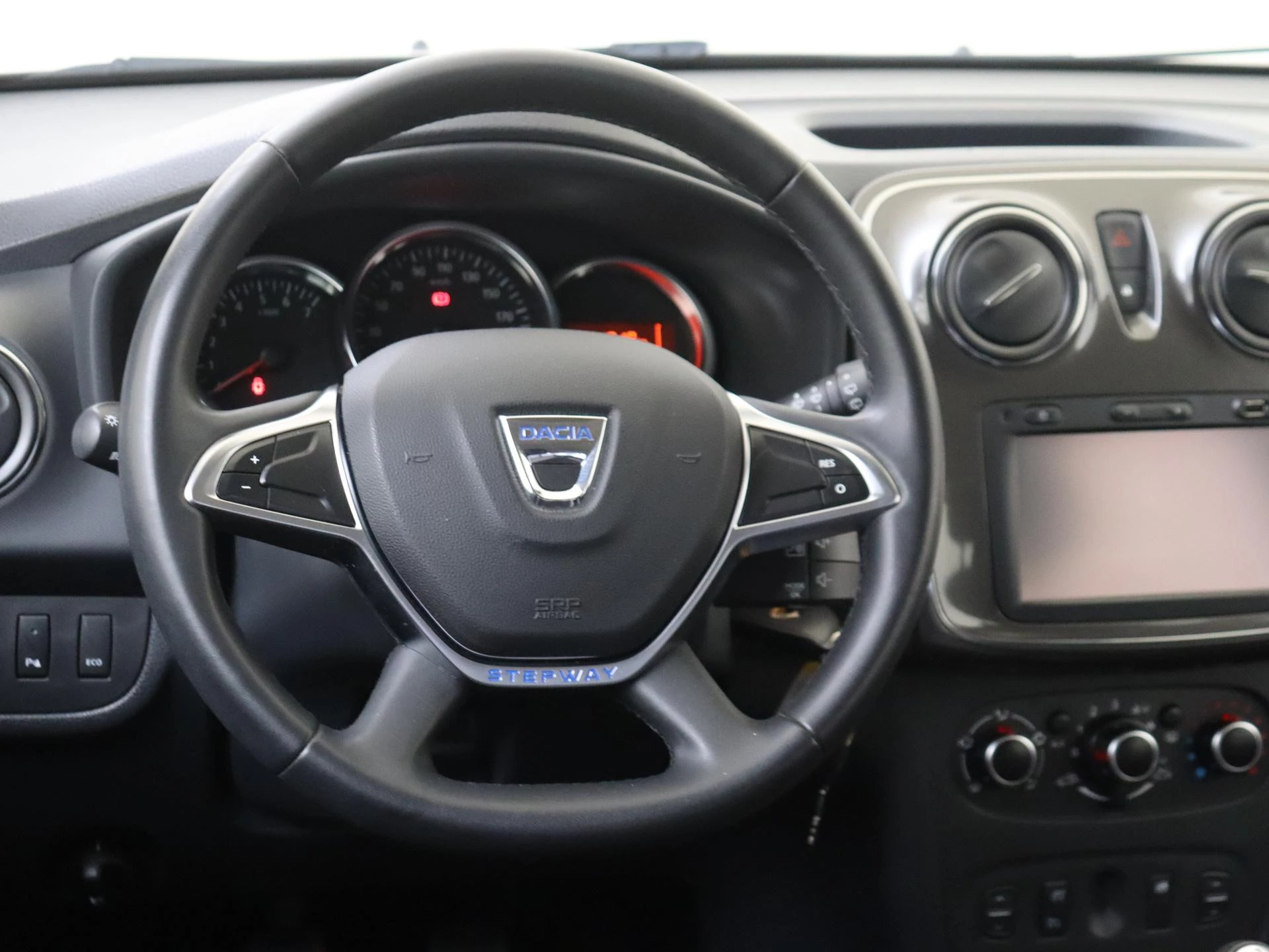 Dacia-Sandero Stepway-image-10
