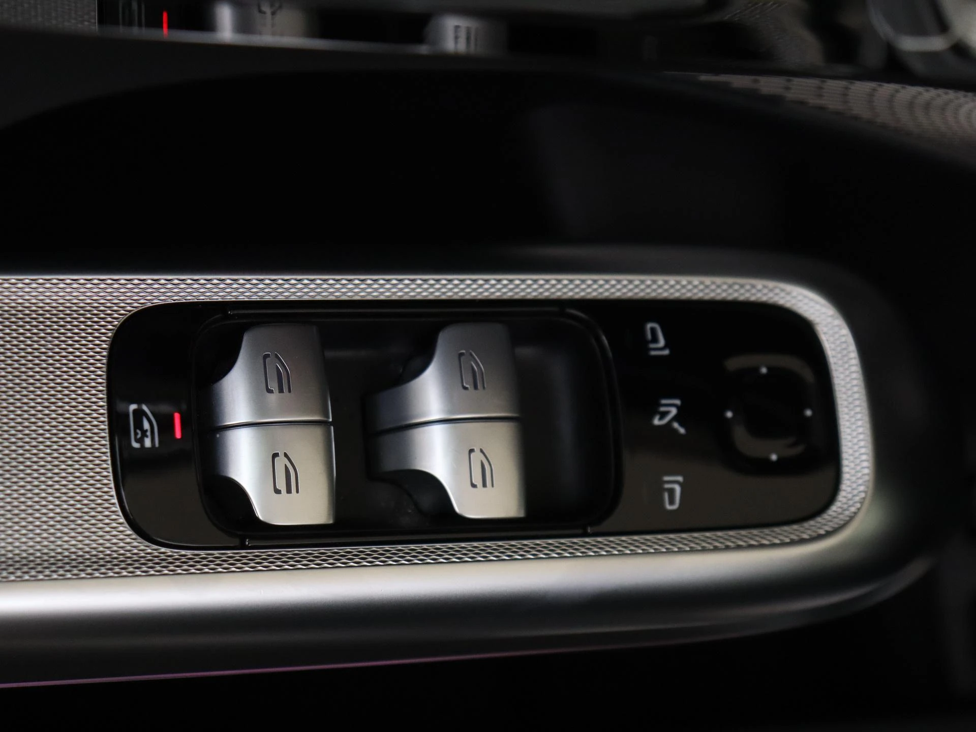 Mercedes-Benz-E-Klasse-image-25