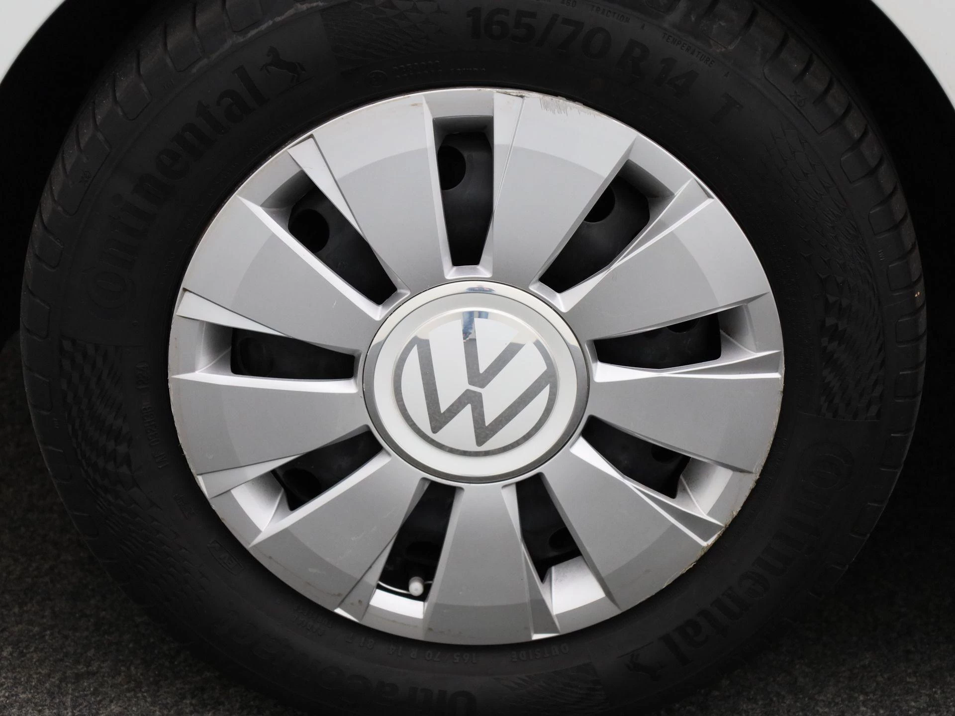Volkswagen-up!-image-11