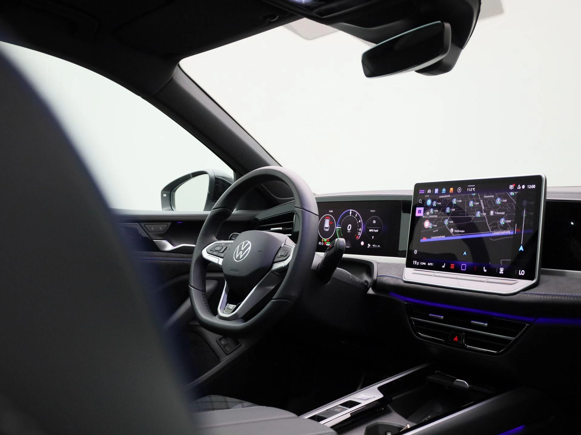 Volkswagen Passat - 43