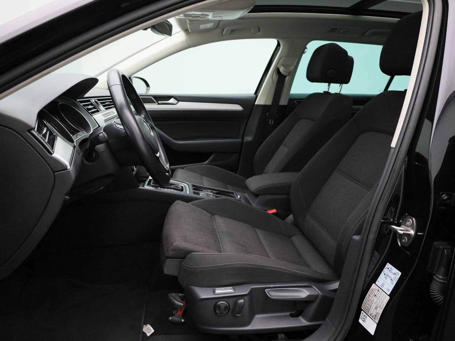 Volkswagen-Passat-image-8