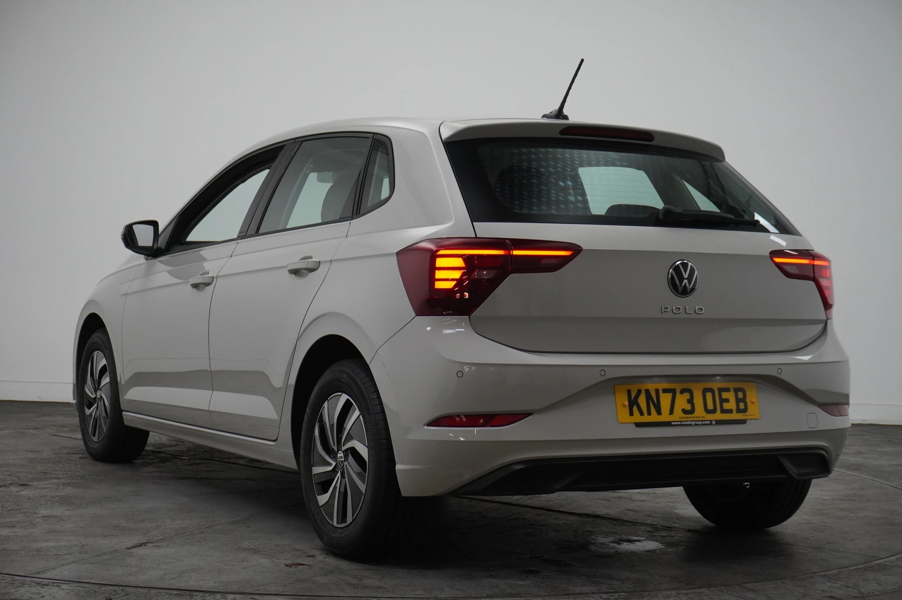 Volkswagen-Polo-image-2