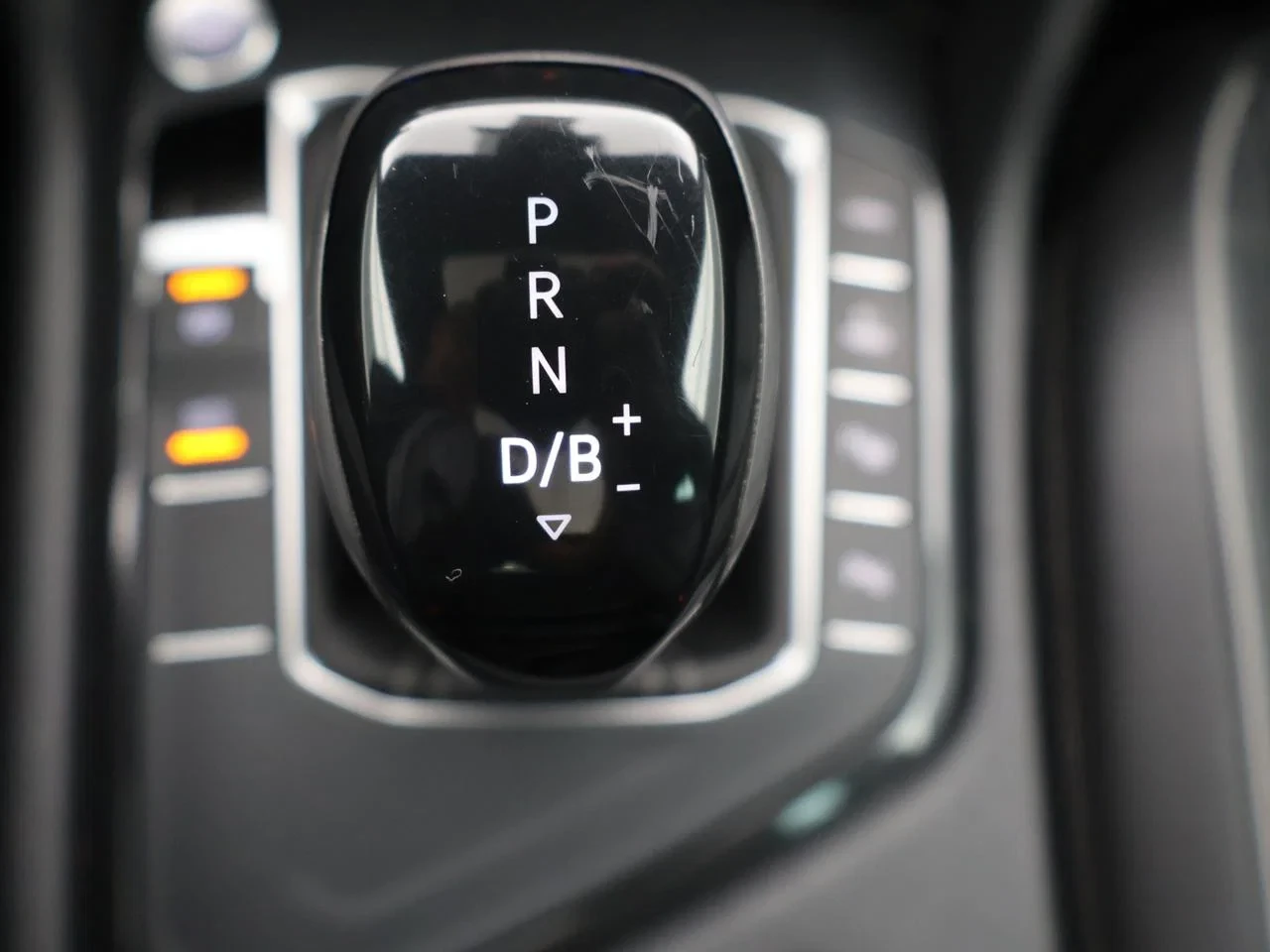 Volkswagen Tiguan eHybrid (PHEV) Tiguan eHybrid 1.4 TSI 150pk R-Line AUTOMAAT*NAVI*PANO*ADAPTIVE*TREKHAAK