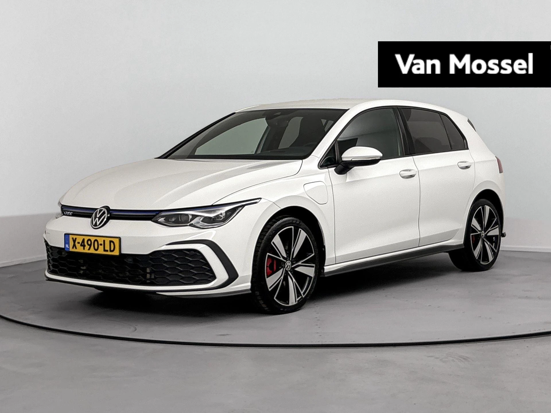 Volkswagen-Golf-image-0