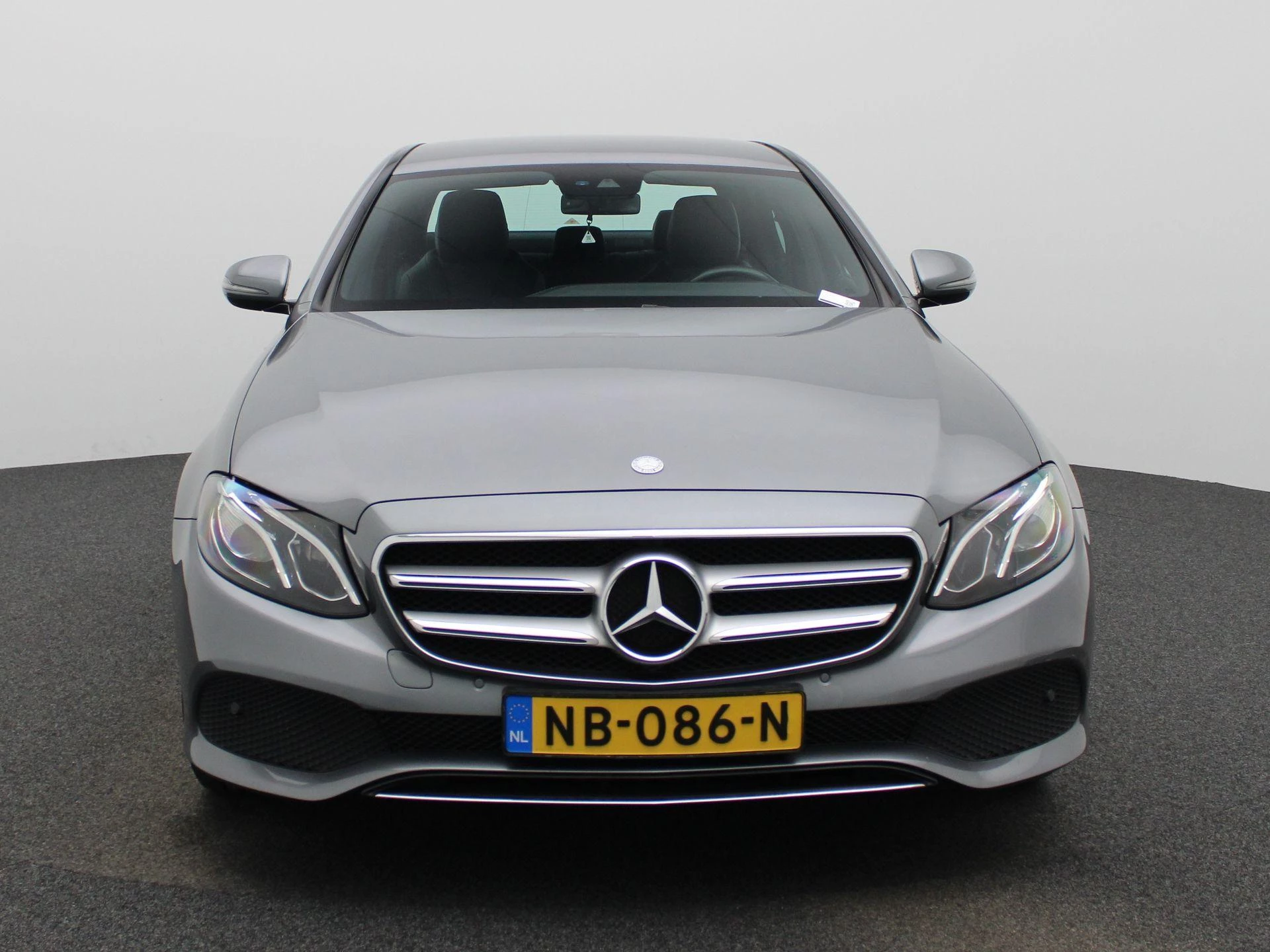 Mercedes-Benz-E-Klasse-image-2