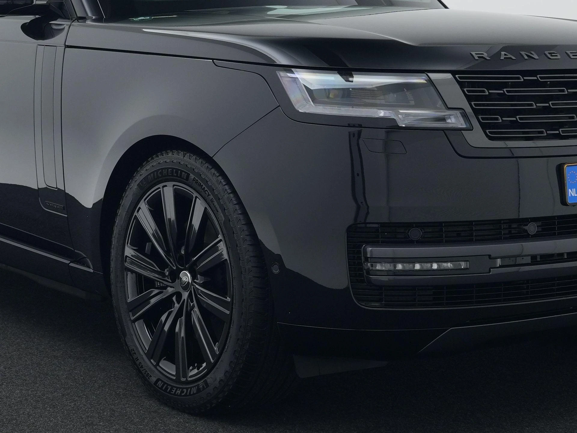 Land Rover-Range Rover-image-11