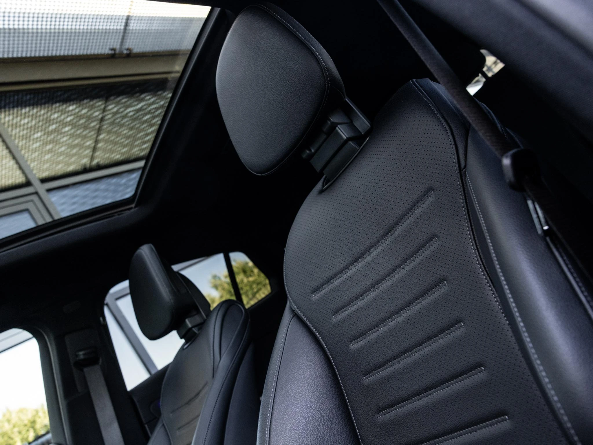 Mercedes-Benz-GLC-image-24