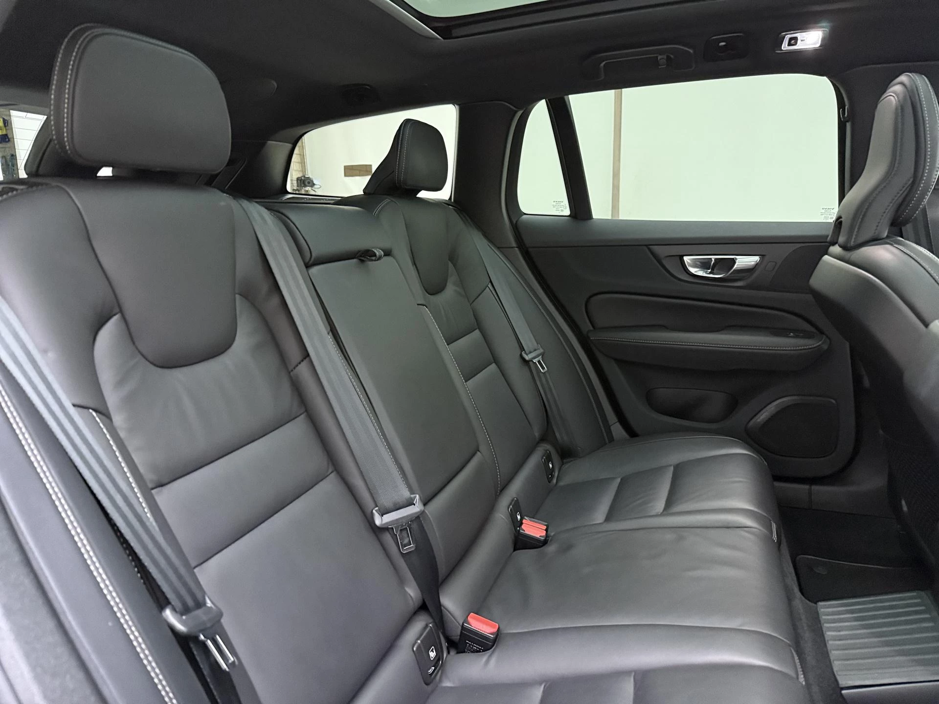 Volvo V60 2.0 T6 Plug-in hybrid AWD Essential Bright
