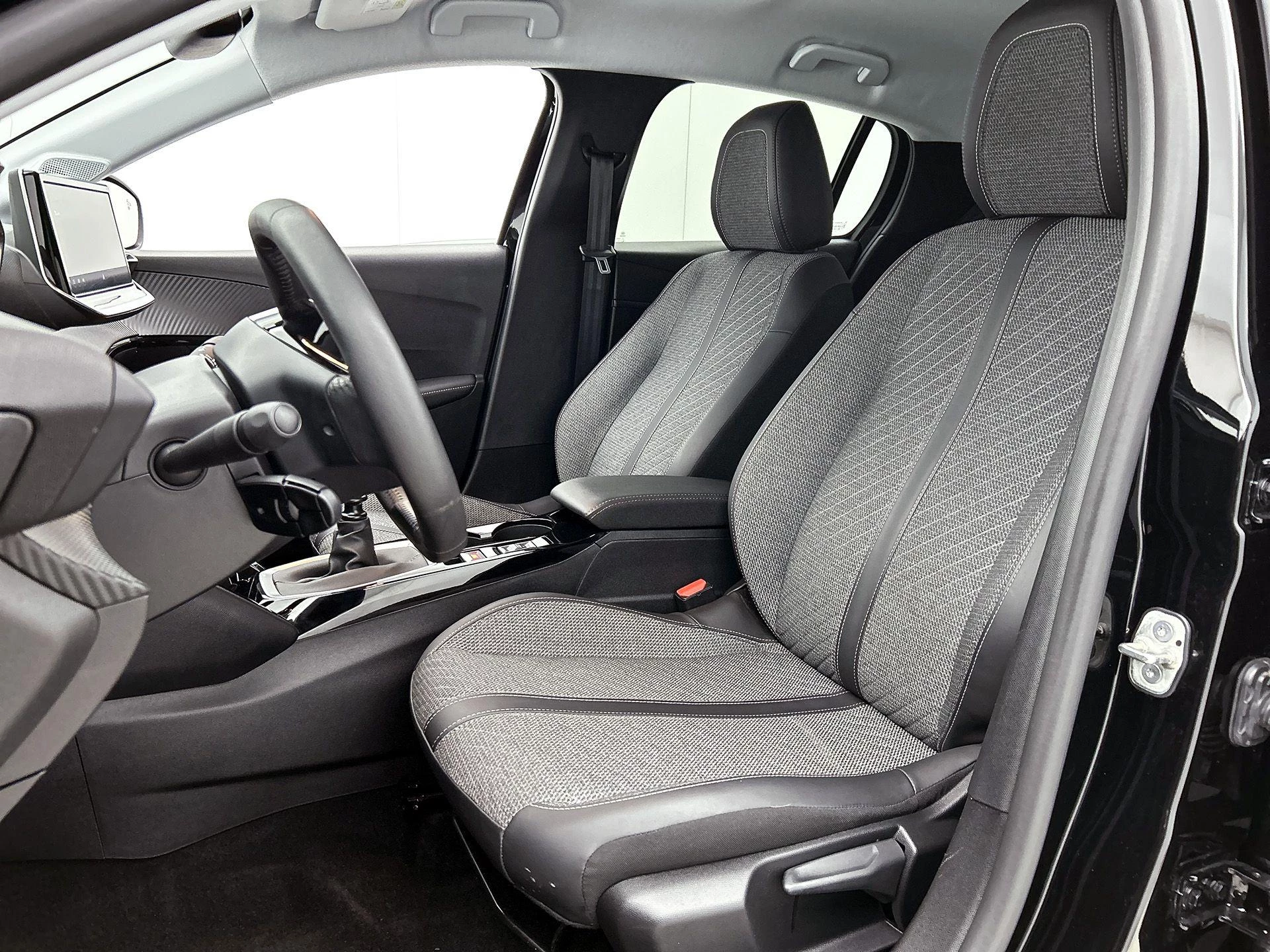 Peugeot-208-image-36