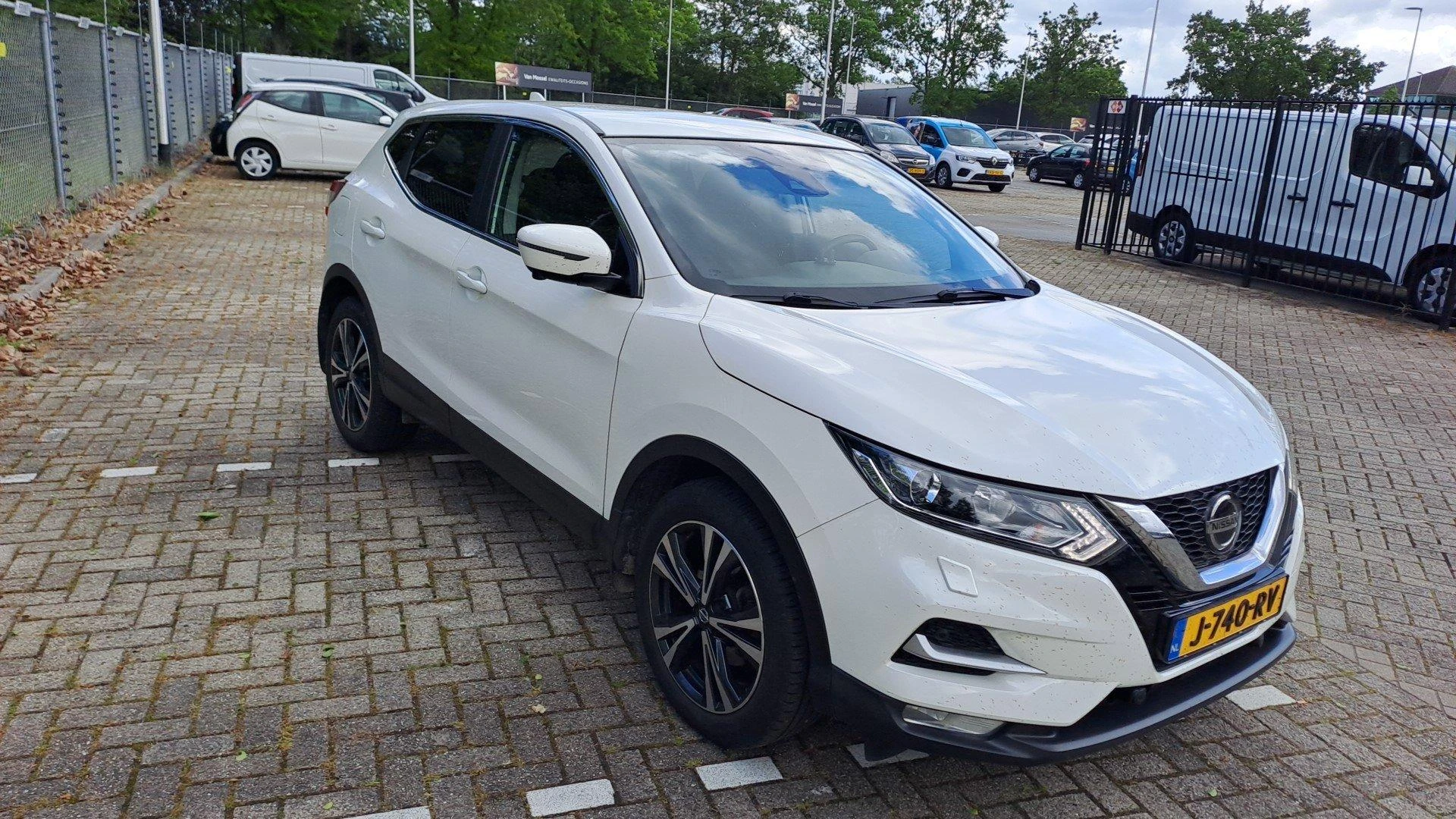 Nissan-QASHQAI-image-5