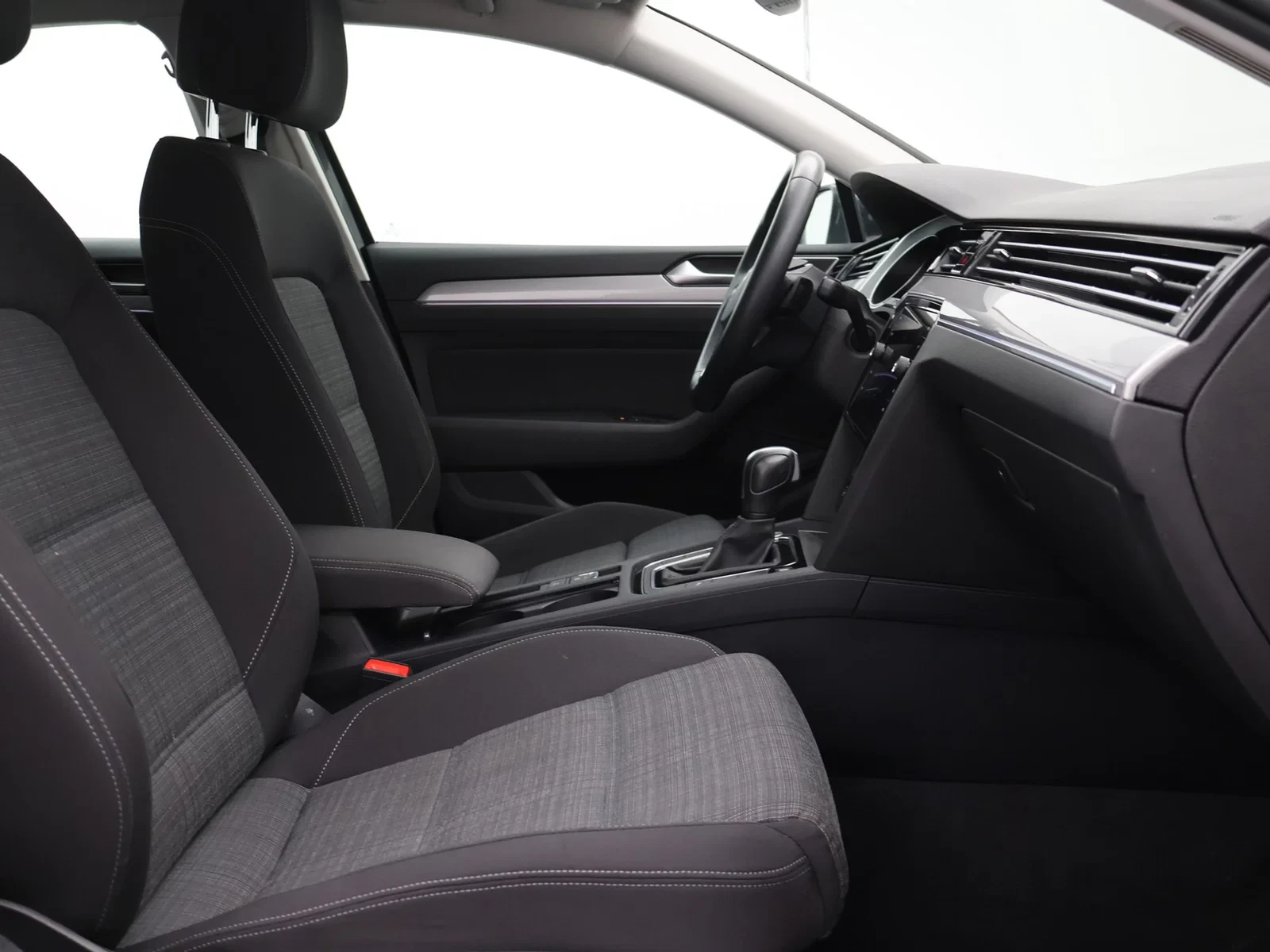 Volkswagen-Passat-image-9