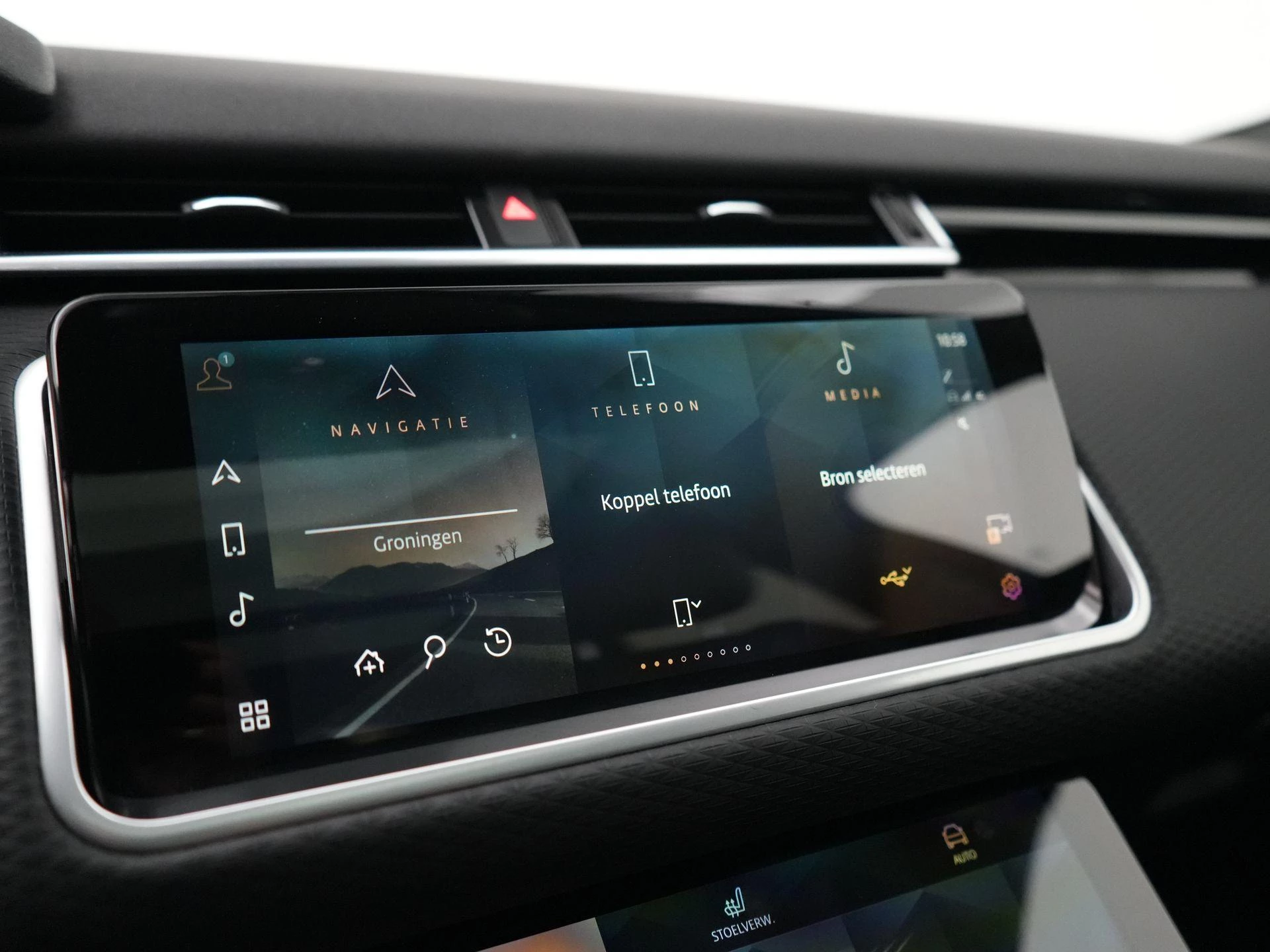 Land Rover-Range Rover Velar-image-25