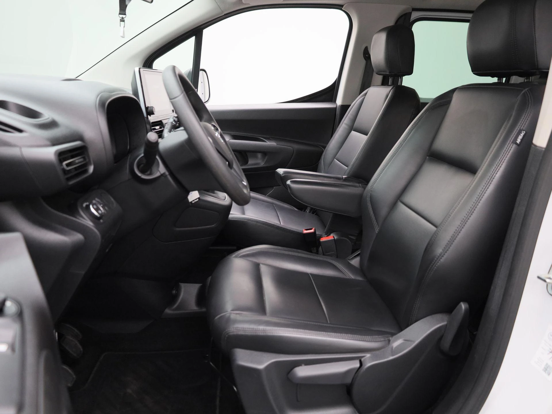 Opel-Combo Life-image-9