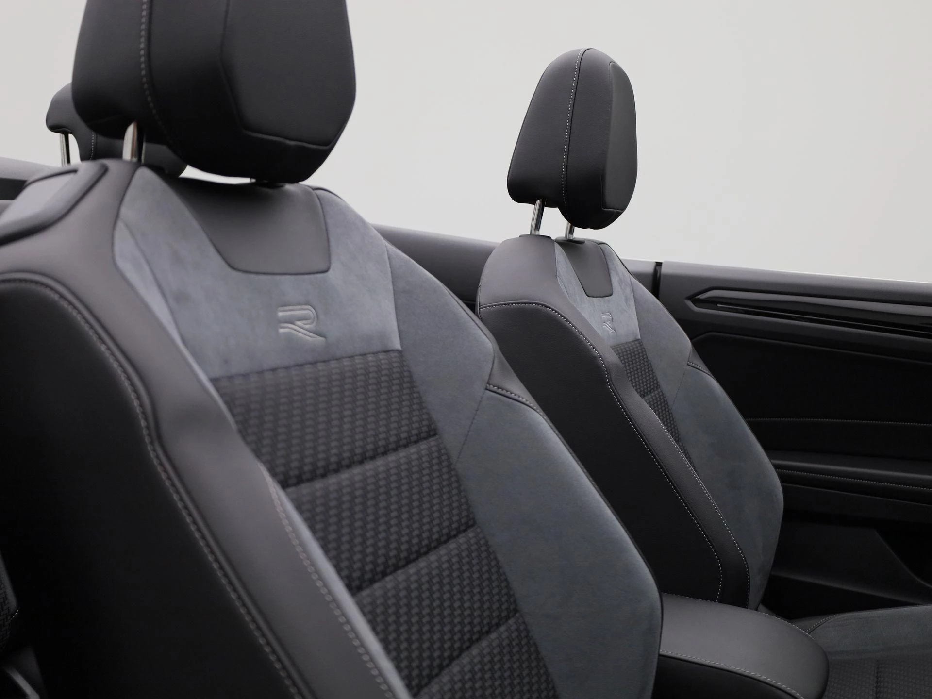 Volkswagen-T-Roc-image-39