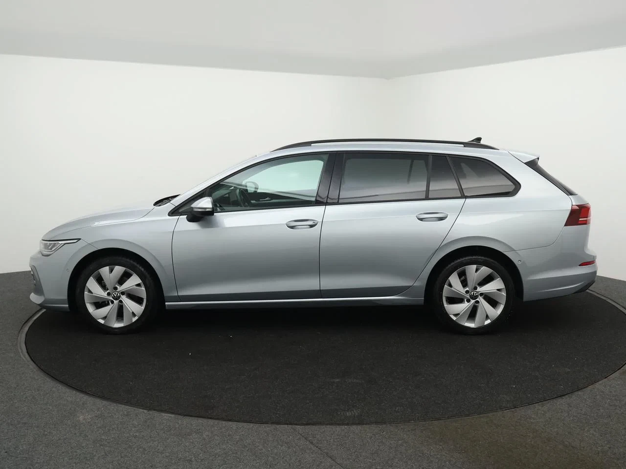 Volkswagen-Golf-image-8