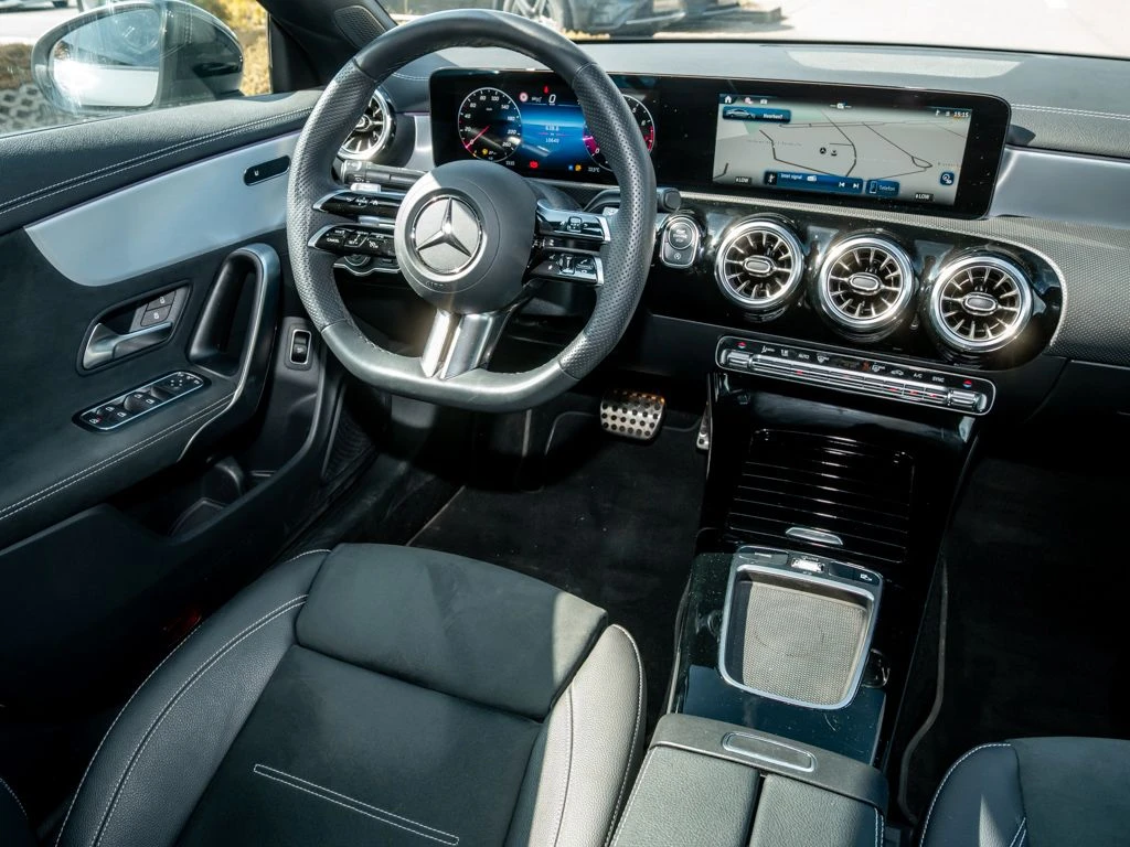 Mercedes-Benz-CLA 200-image-9