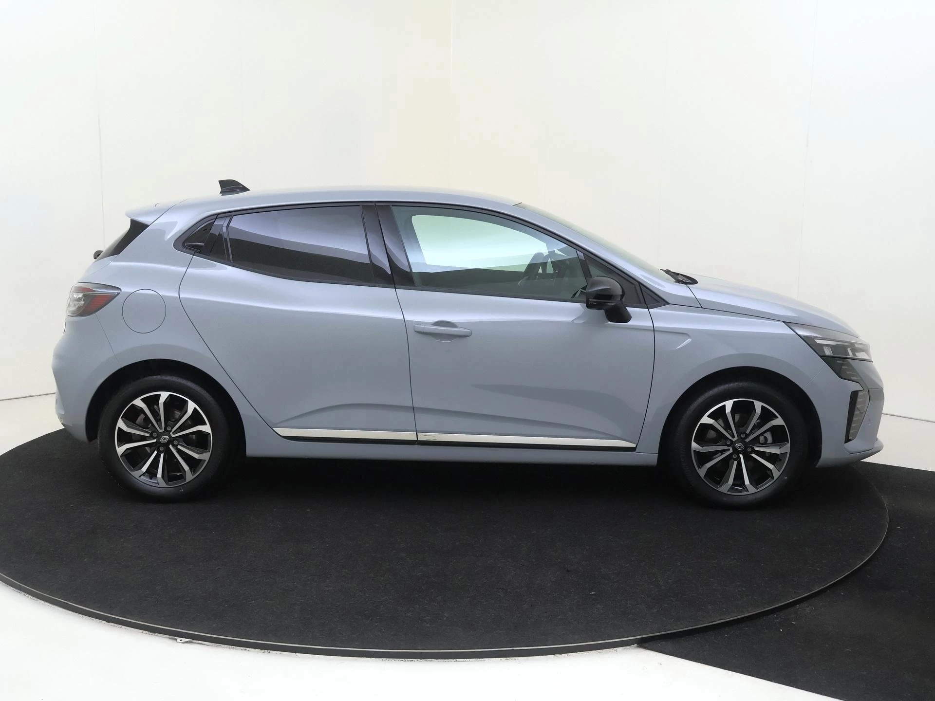 Renault-Clio-image-8